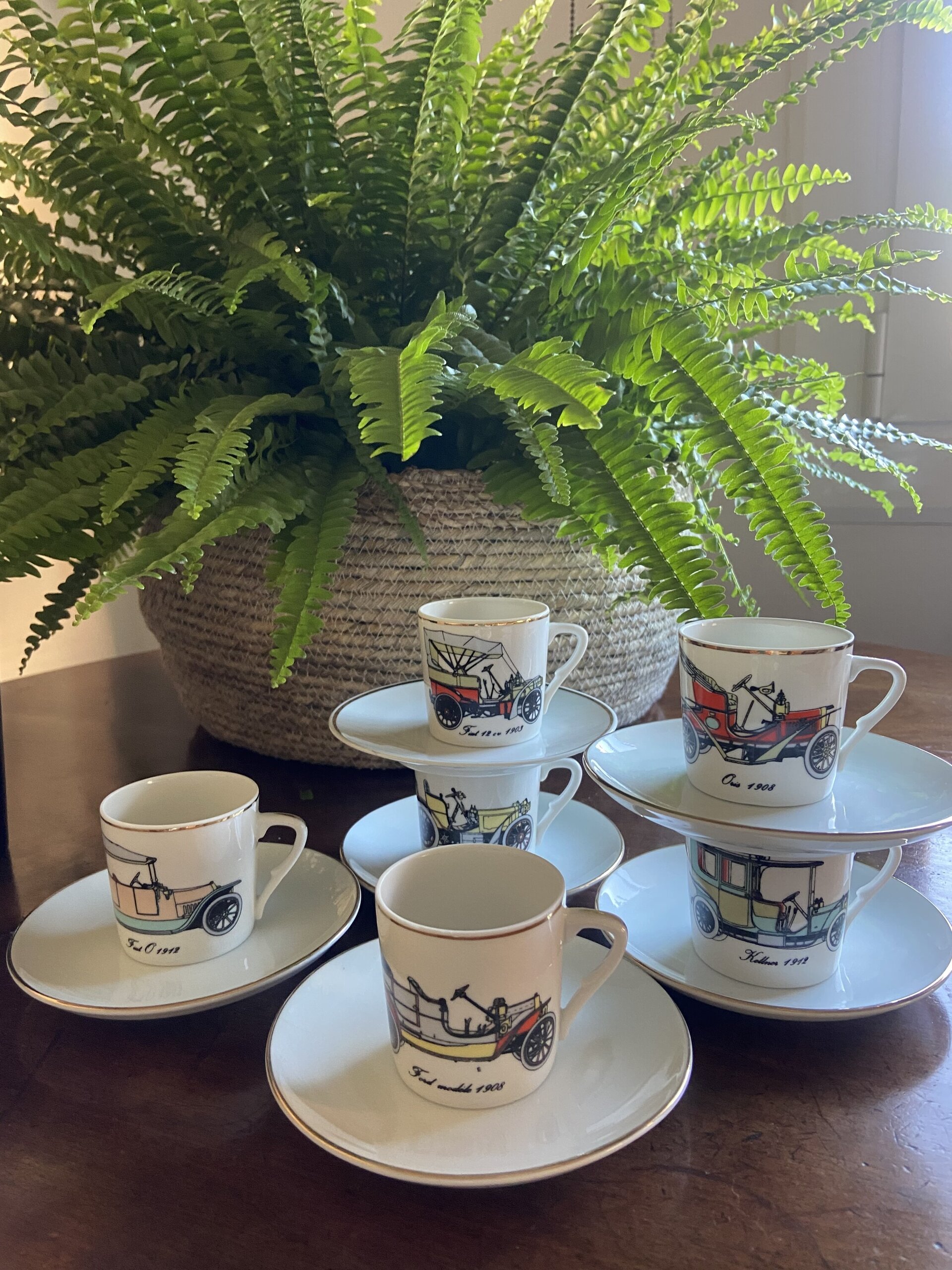 6 tazas de café en porcelana con dibujos de coches antiguos. - 3