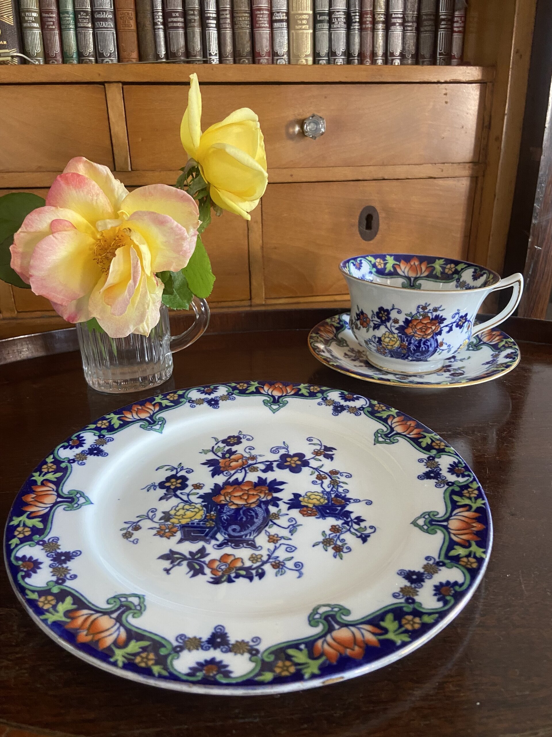 Trio con taza de té en porcelana inglesa "Aynsley" - 3