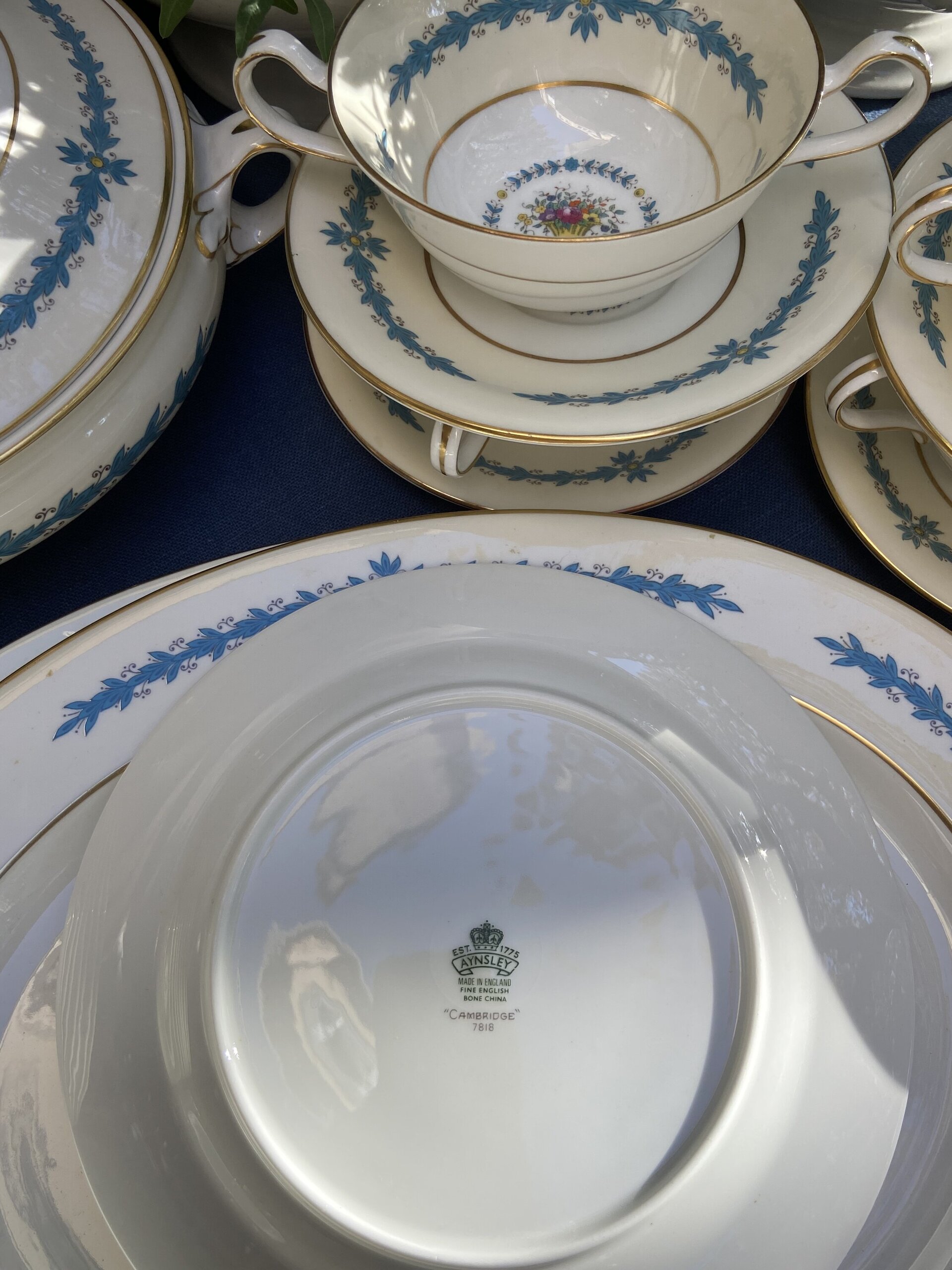 Vajilla en fina porcelana inglesa "Aynsley" Bone China. - 8