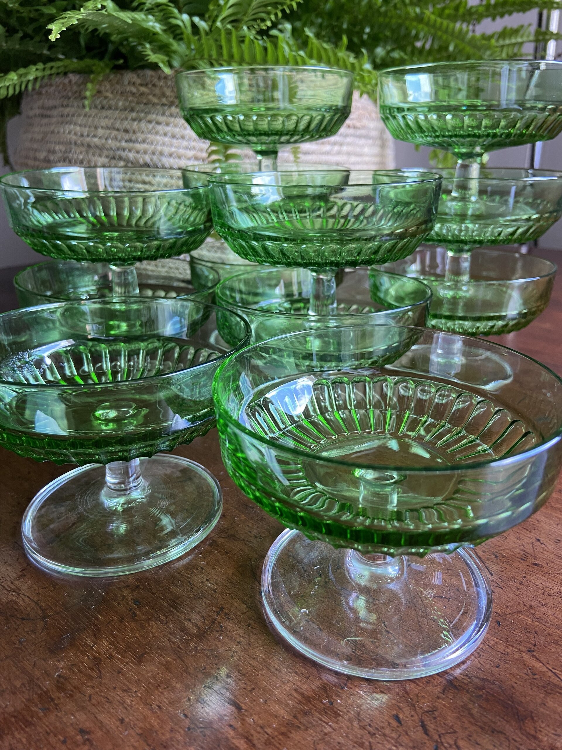 12 copas cava/postres en vidrio verde "El Sadur- Finelsa" - 2