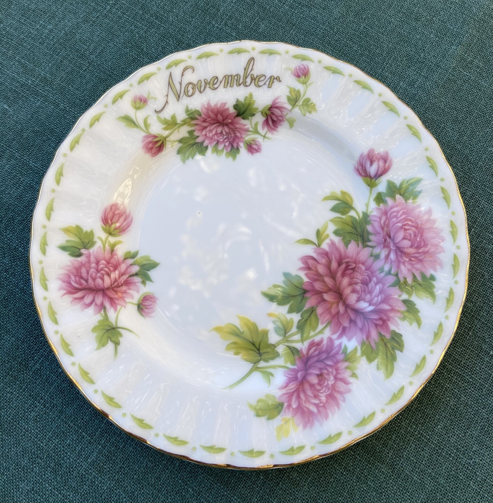 Fuente redonda y 12 platos de merienda en porcelana Bone China "Royal Albert" - 16