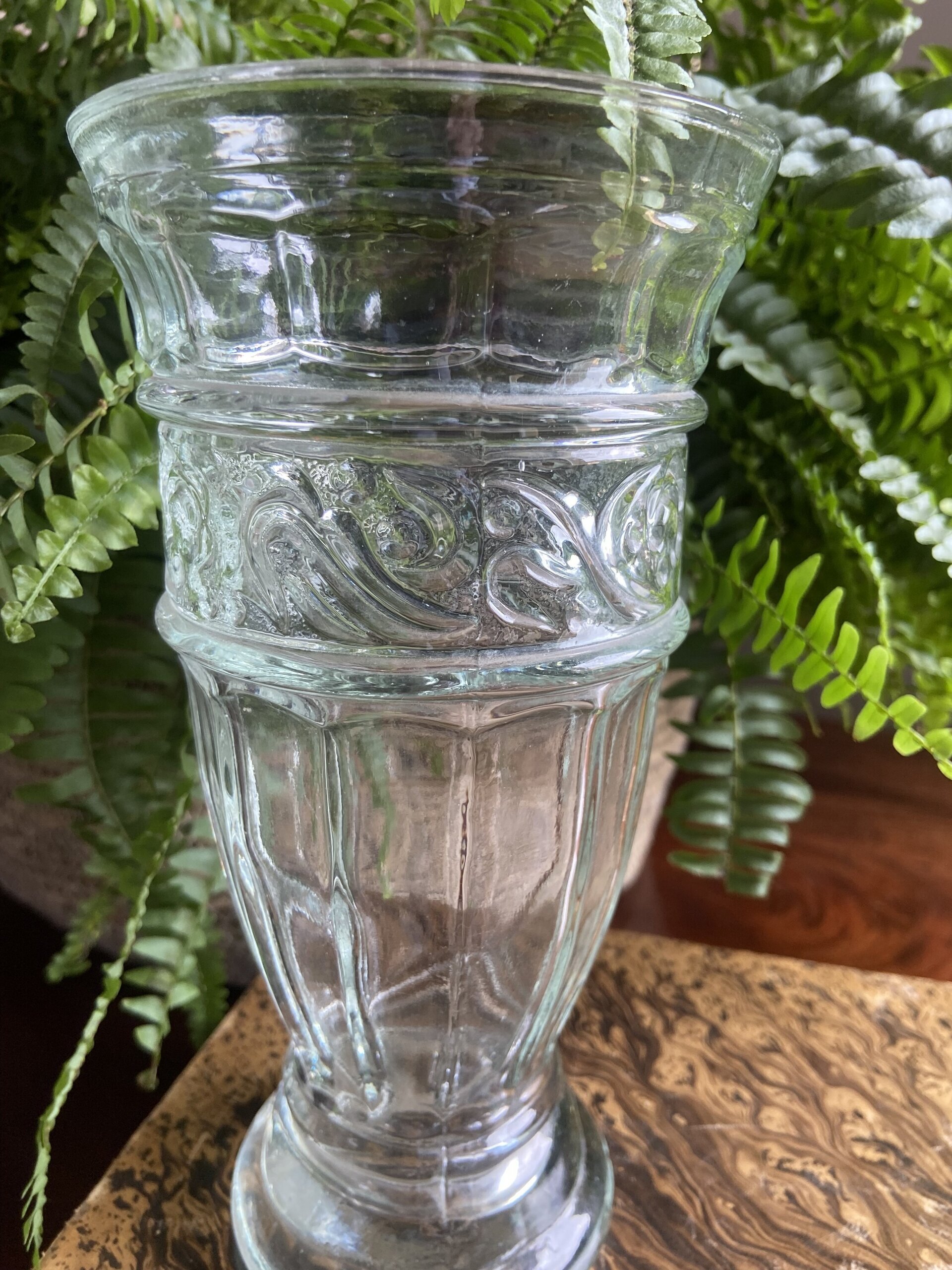 Pareja de jarrones en vidrio prensado. - 3