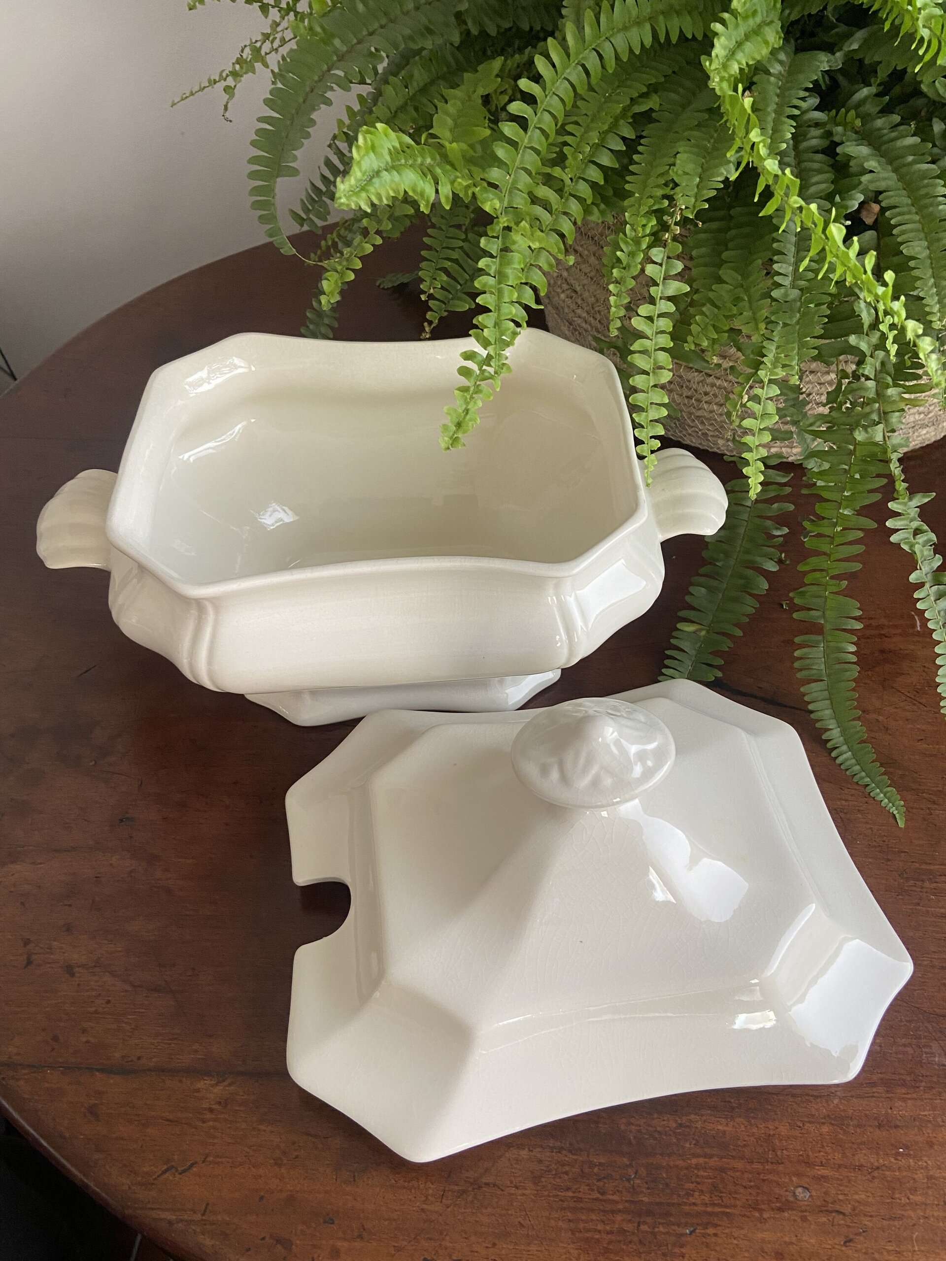 Sopera ochavada en loza blanca "La Cartuja de Sevilla" - 6