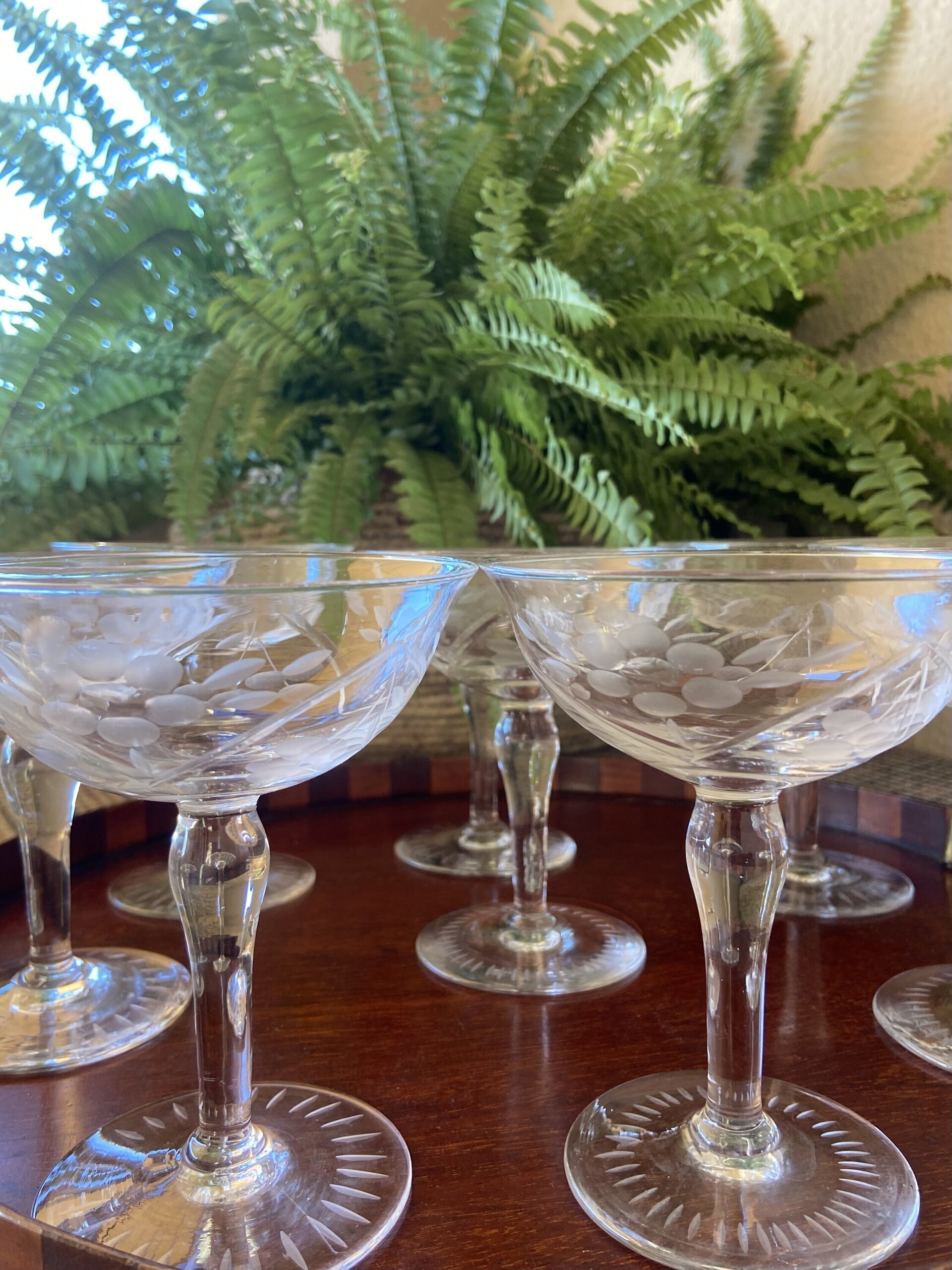 8 copas cava en vidrio  tallado. - 5