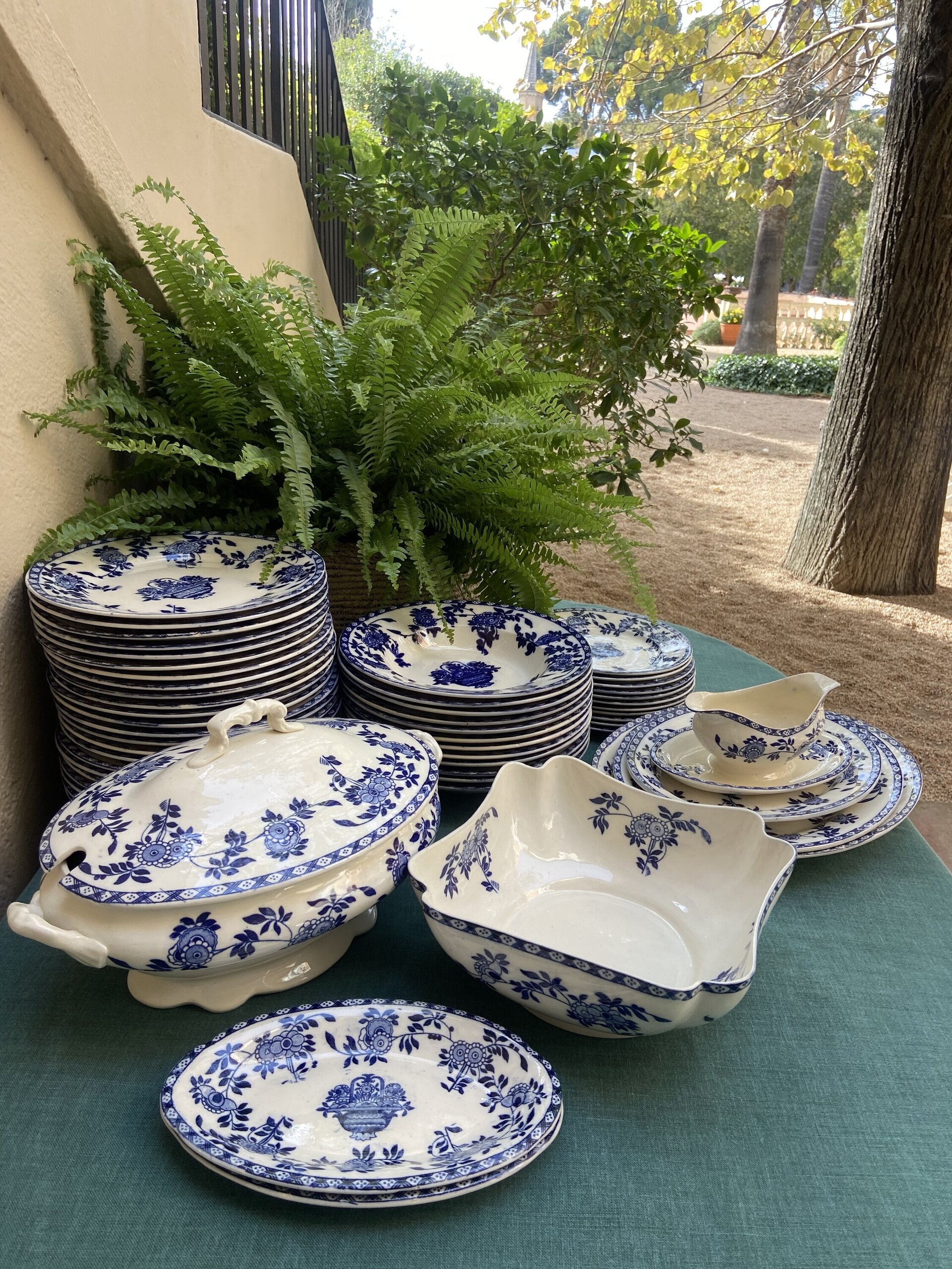 Vajilla en loza de "San Juan de Aznalfarache". Sevilla. - 7