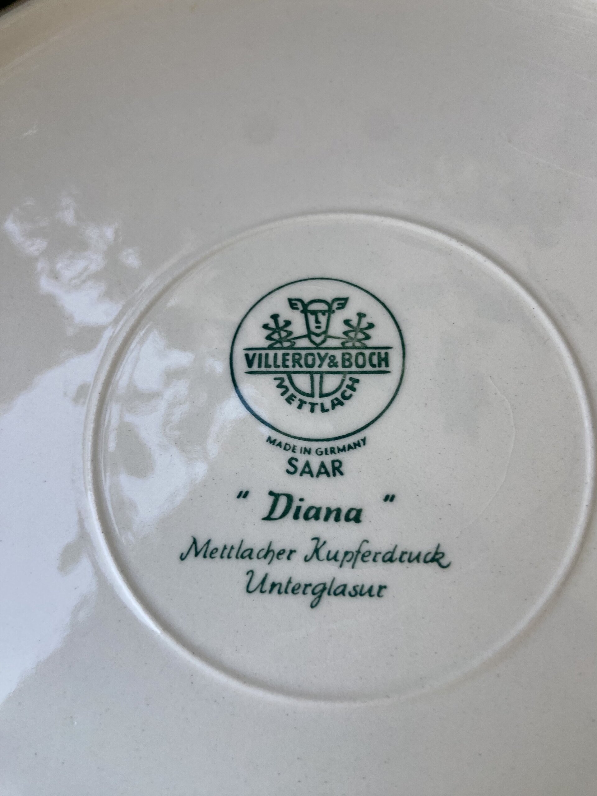 Fuente redonda con motivos de caza "Villeroy & Boch". - 3