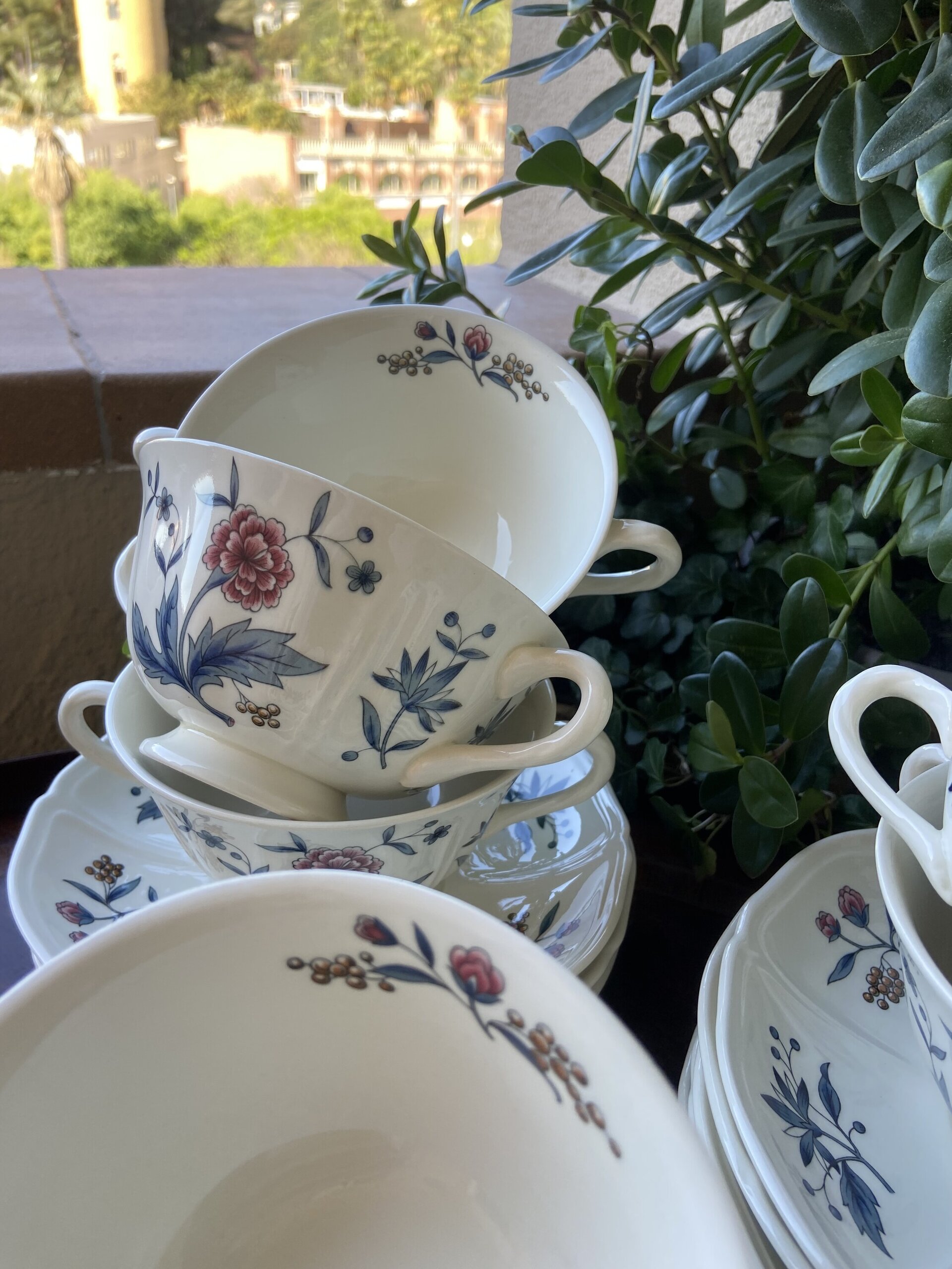 9 tazas de consomé en loza inglesa "Wedwood". - 5