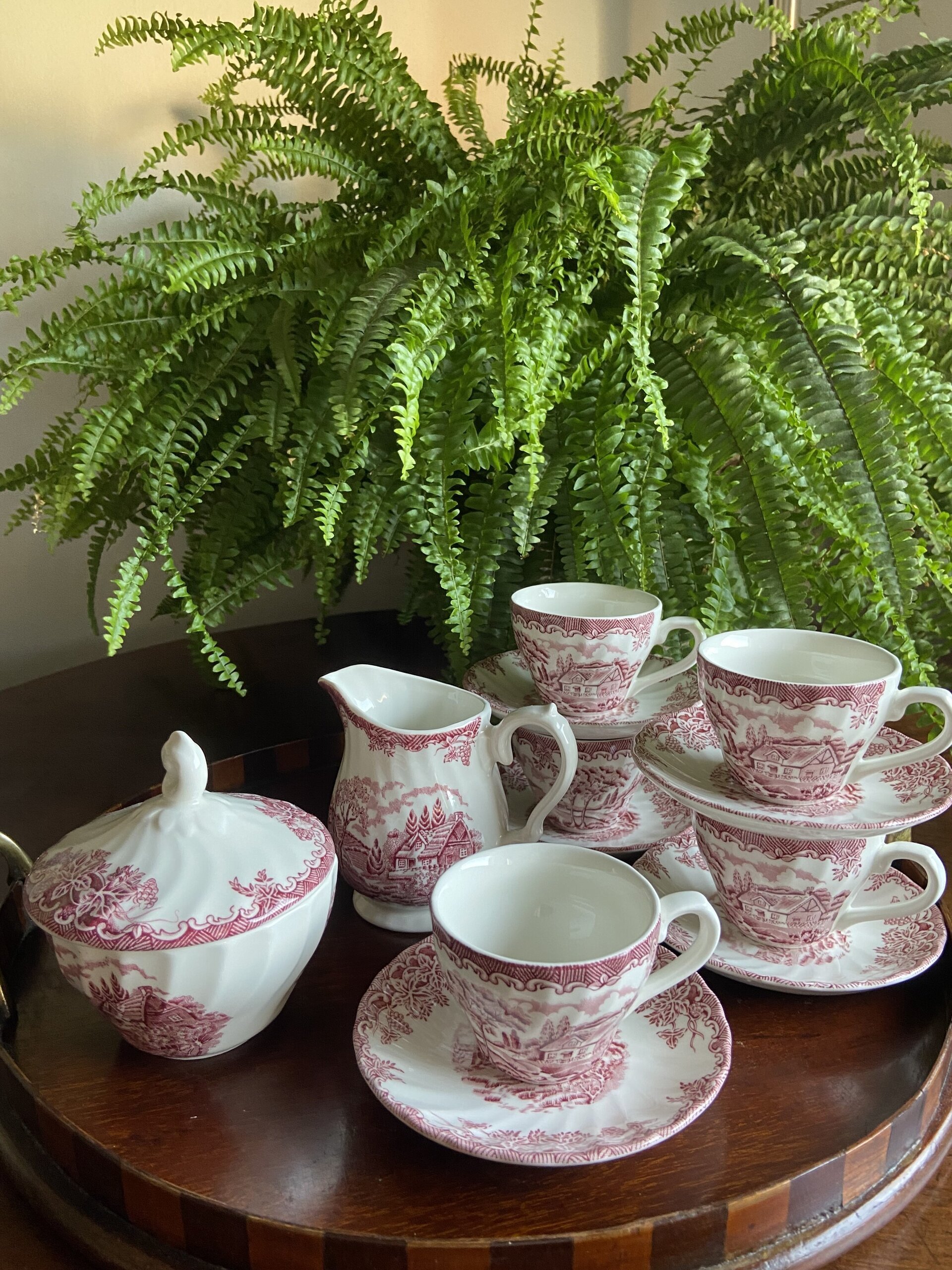 Azucarero, lechera y 5 tazas de café en loza inglesa "Churchill". - 5