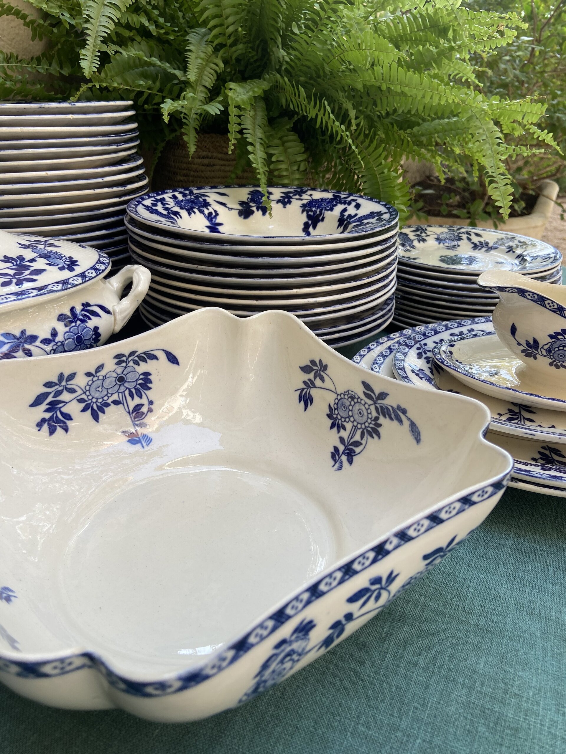 Vajilla en loza de "San Juan de Aznalfarache". Sevilla. - 3