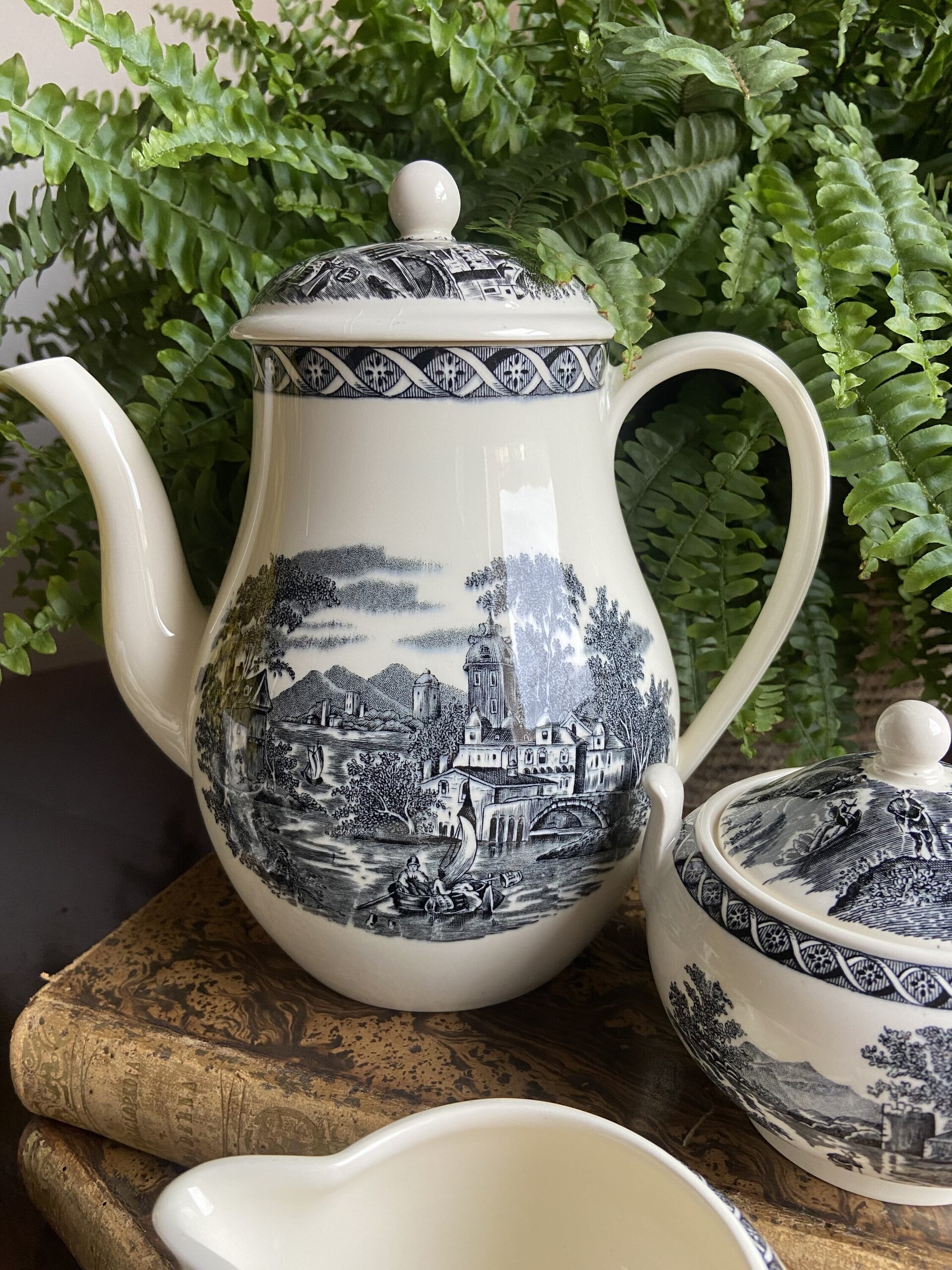 Juego de café en porcelana inglesa "Wedgwood" (mod. Lugano). - 5