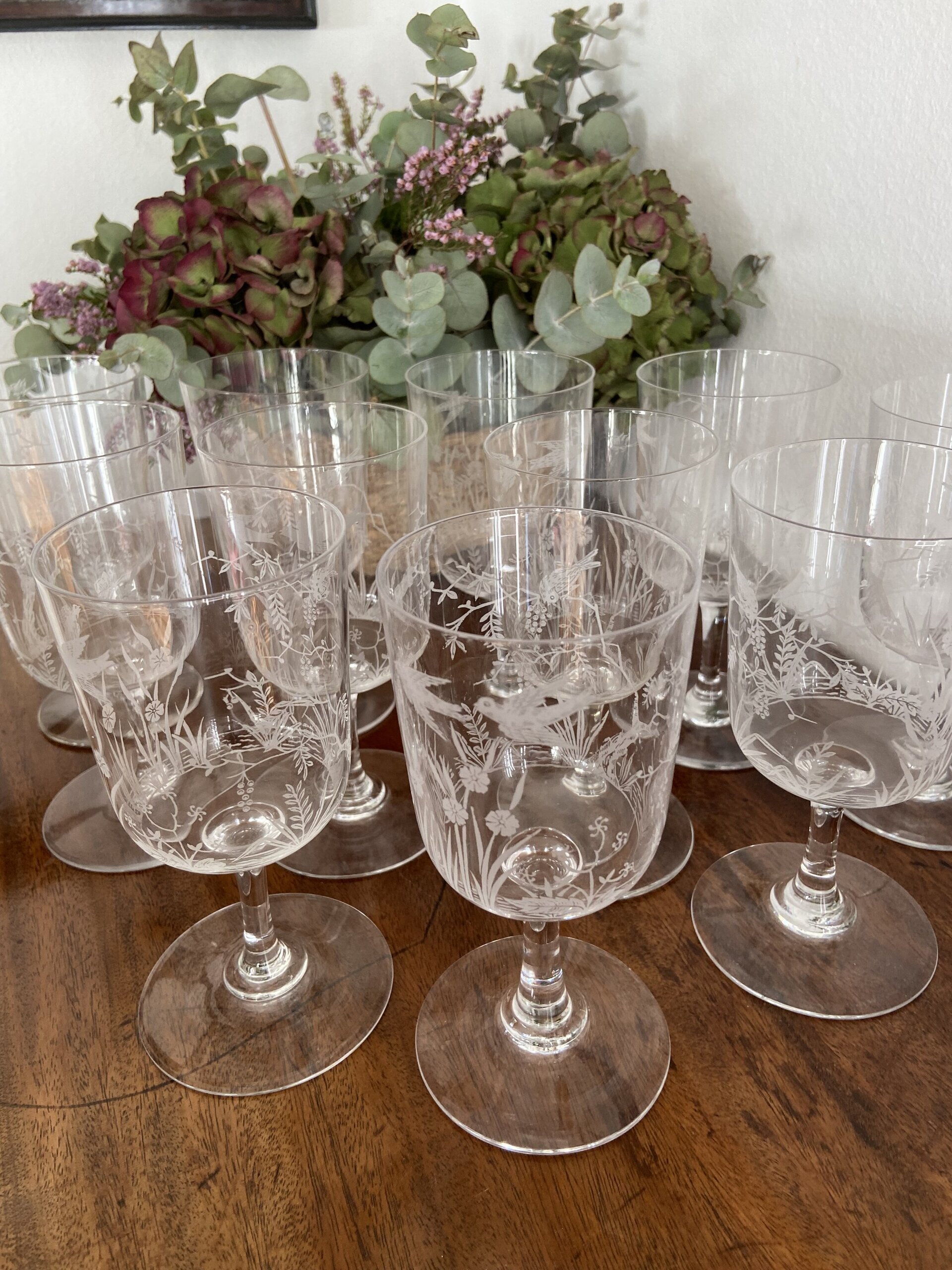 11 copas de cristal con serigrafia de pájaros y mariposas. - 2