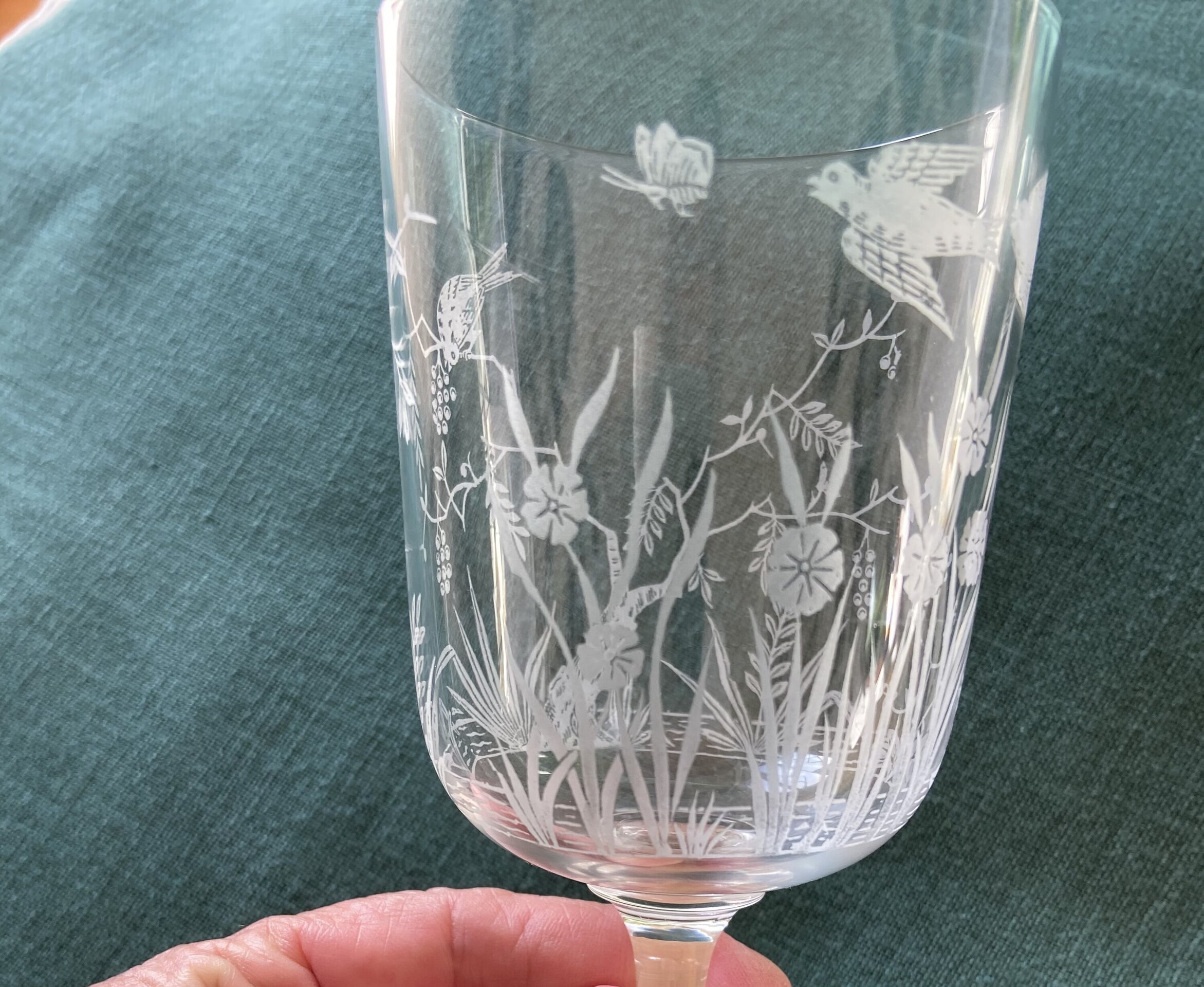 11 copas de cristal con serigrafia de pájaros y mariposas. - 6