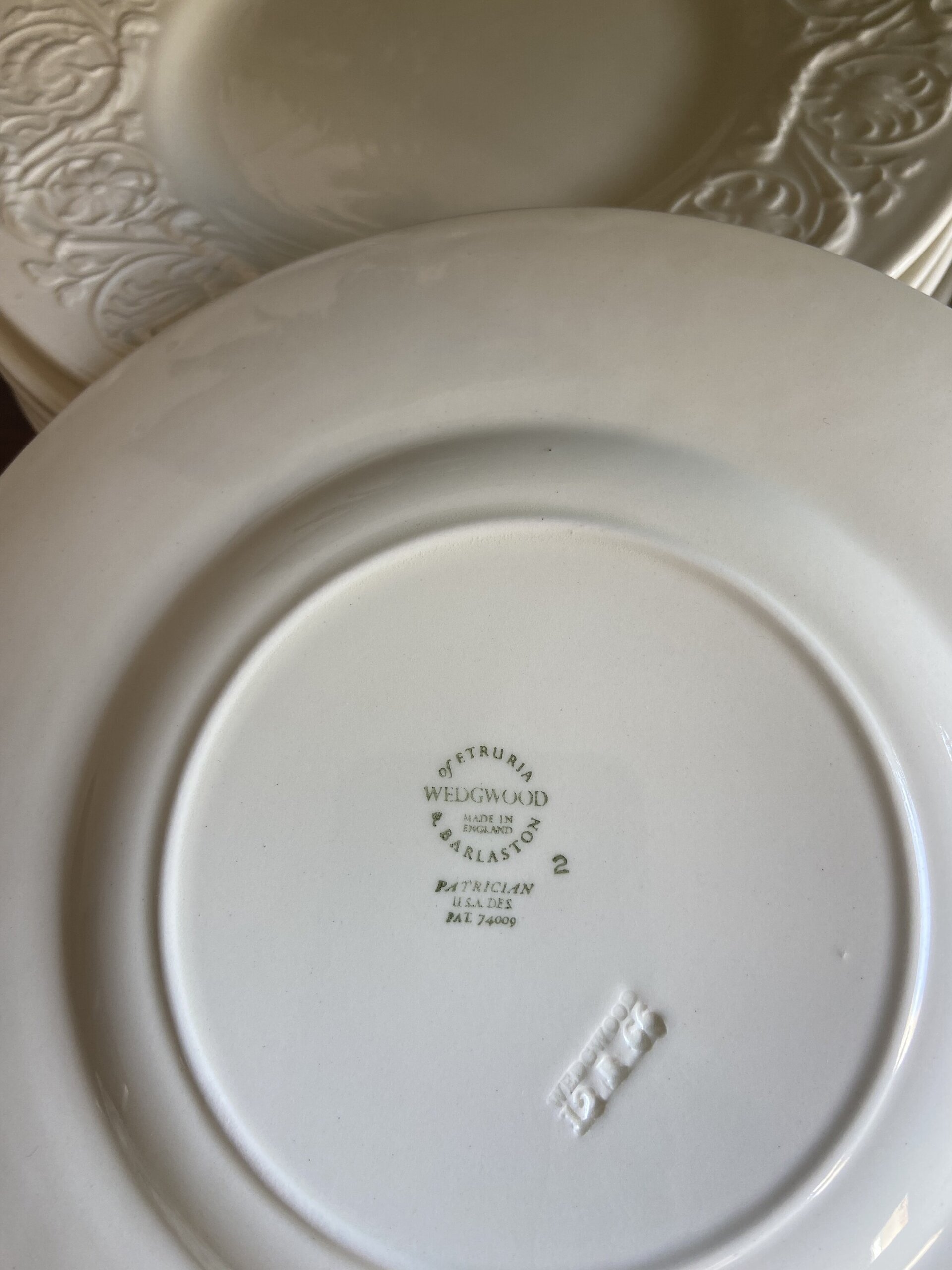 Fuente y 12 platos merienda en porcelana "Wedgwood" (mod. Barlaston). - 8