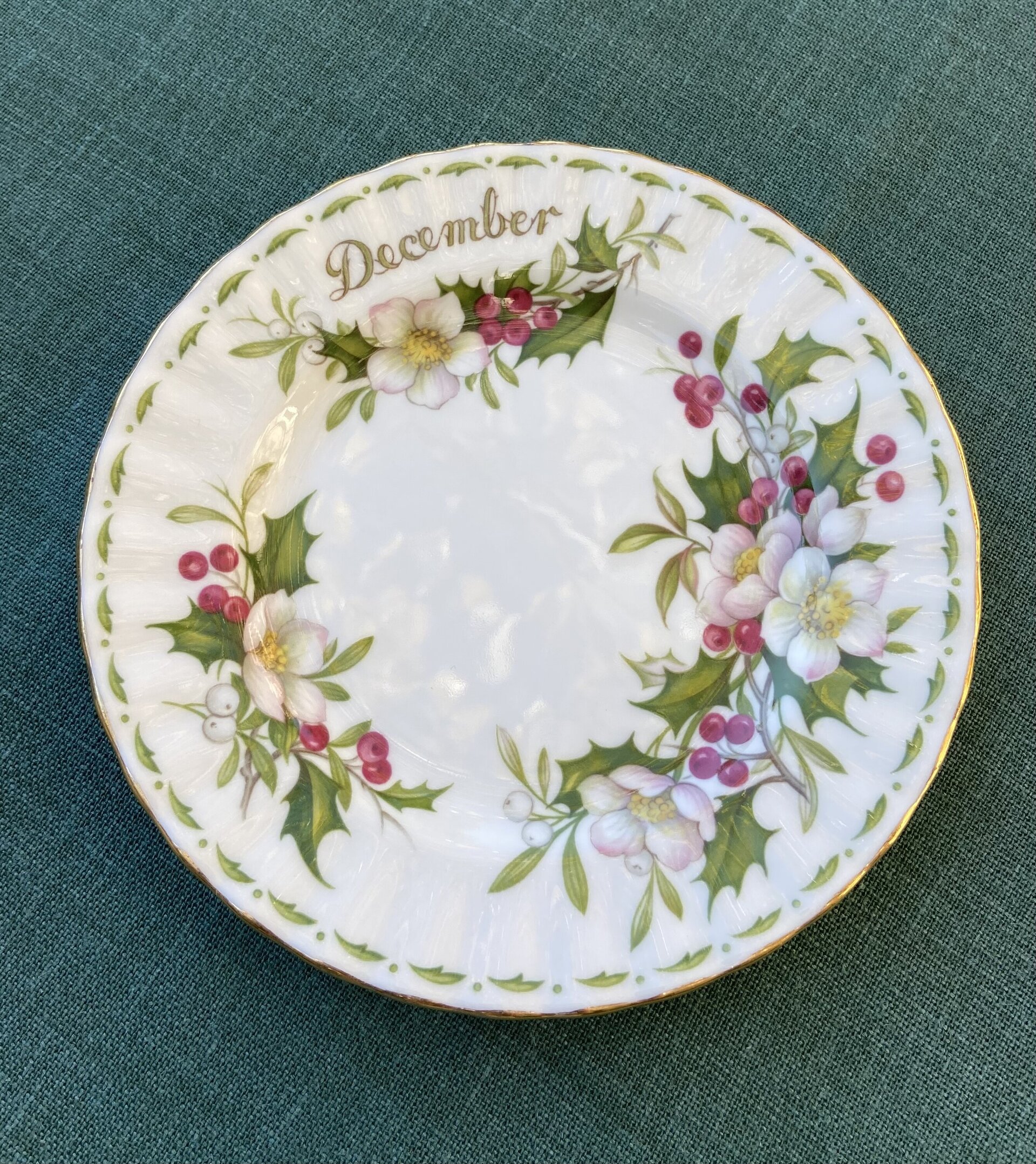 Fuente redonda y 12 platos de merienda en porcelana Bone China "Royal Albert" - 17