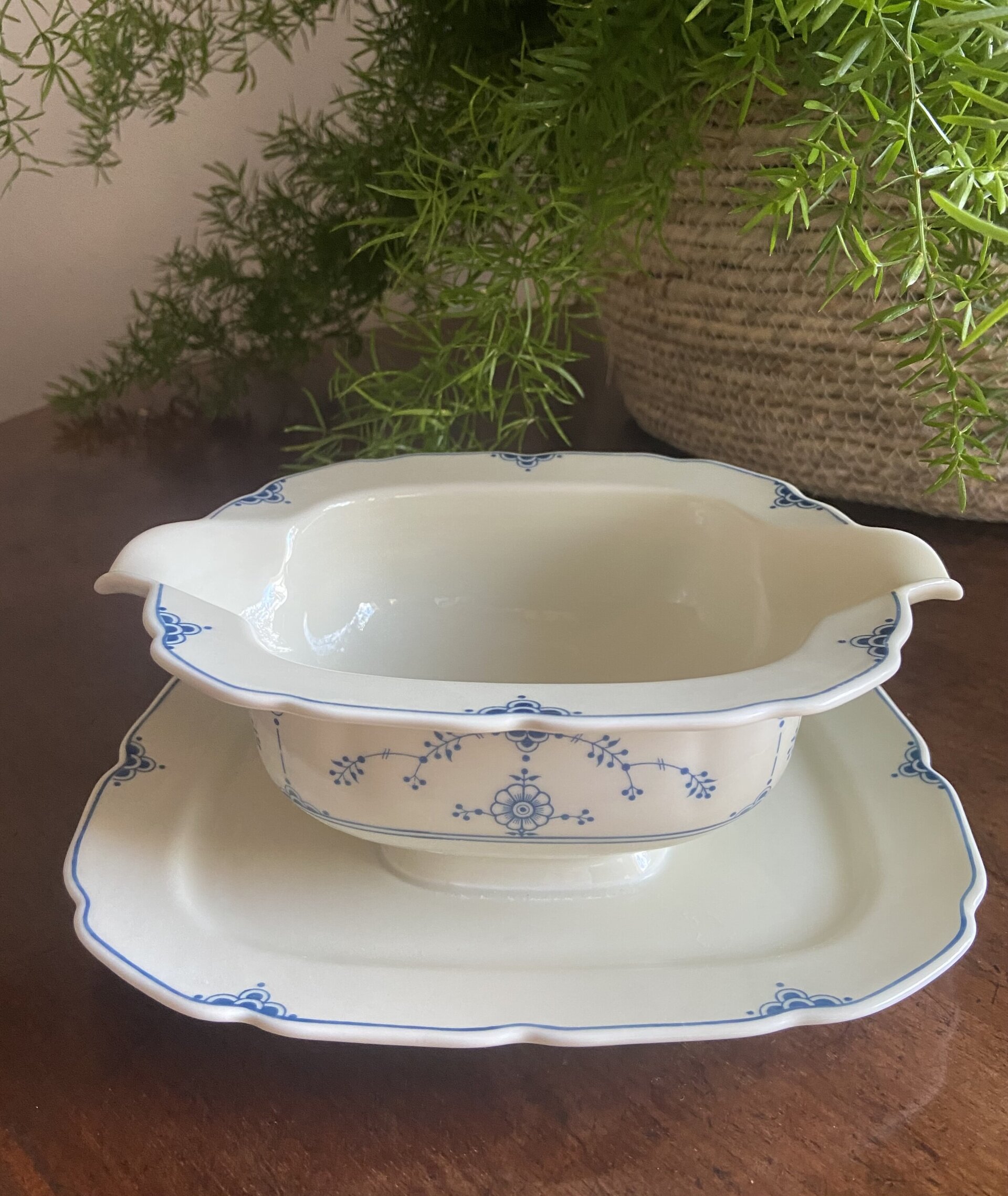 Salsera en porcelana alemana "Thomas". - 1