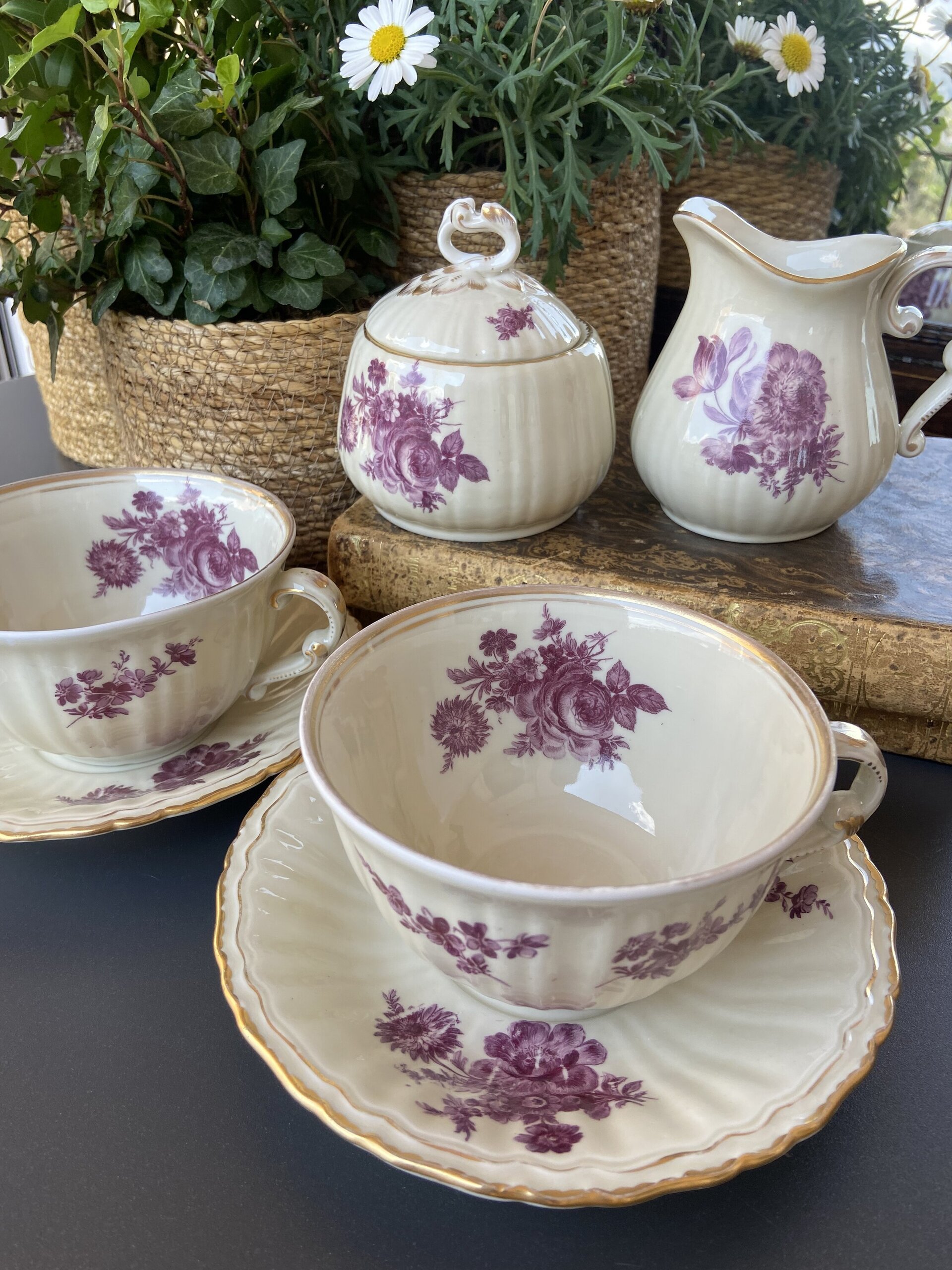 2 tazas desayuno, lechera y azucarero en porcelana levantina "Hispania". - 2