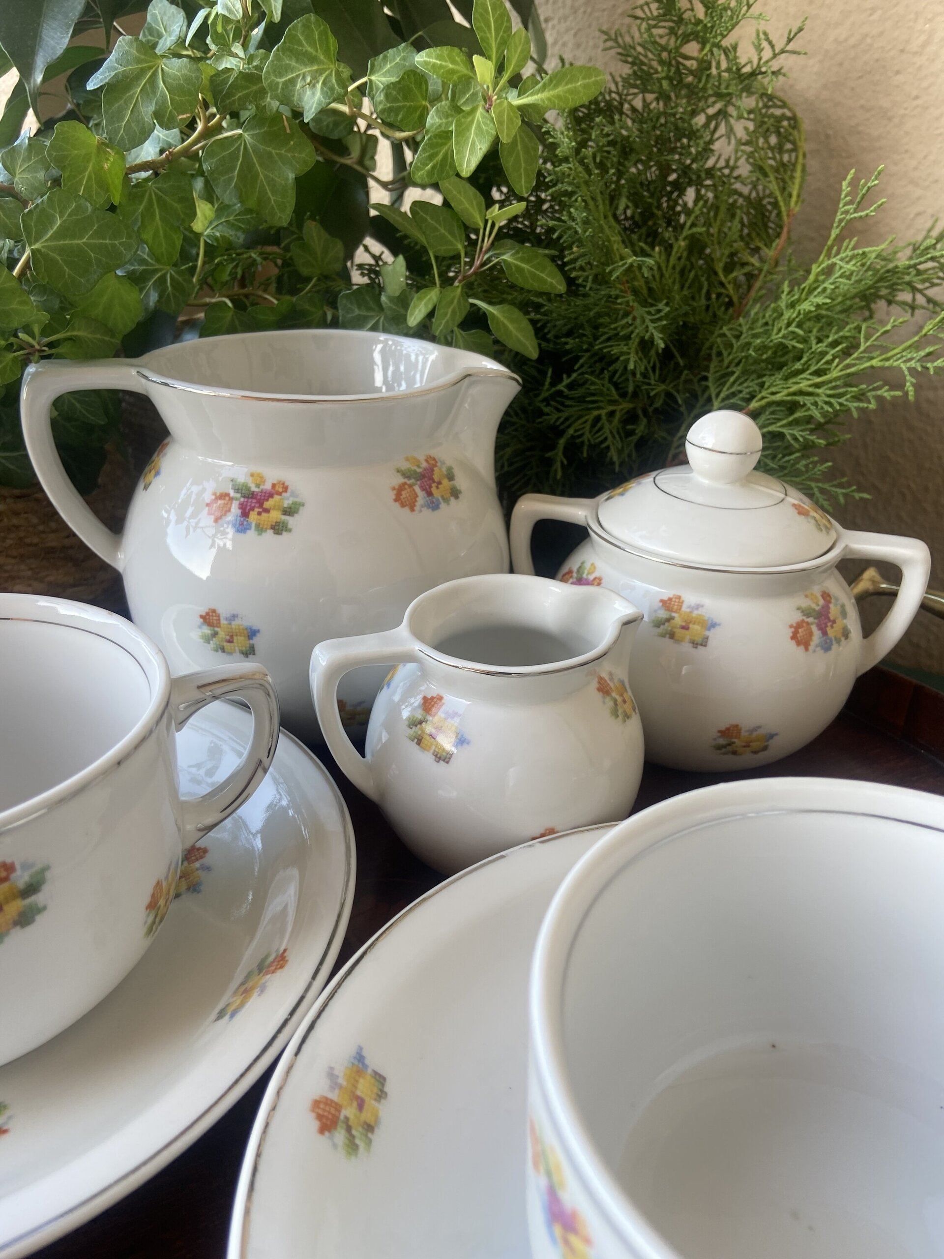 Pareja tazas desayuño, azucarero y jarras en porcelana alemana "Jager". - 5