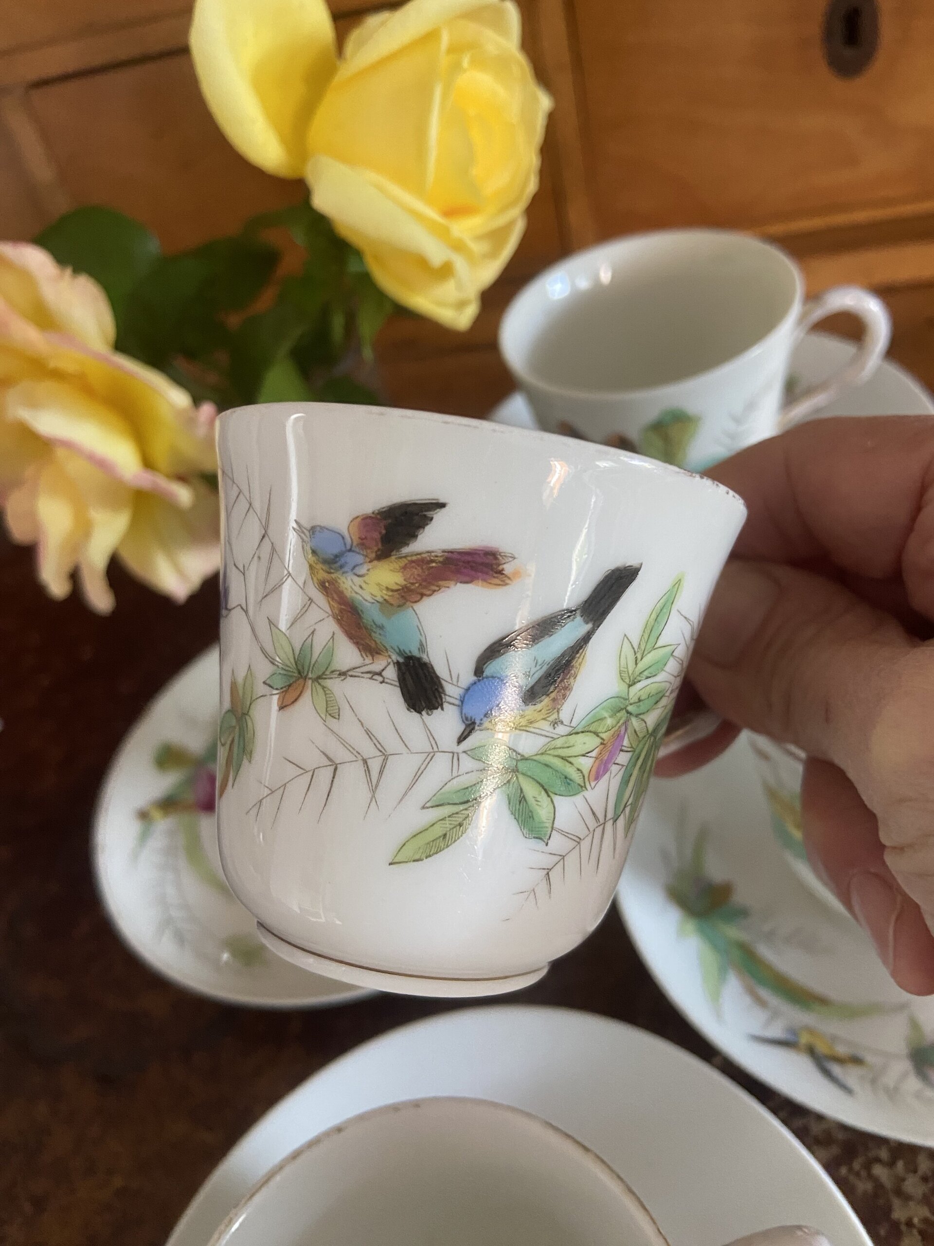 4 tazas de café en porcelana decoradas con pajaros. - 4