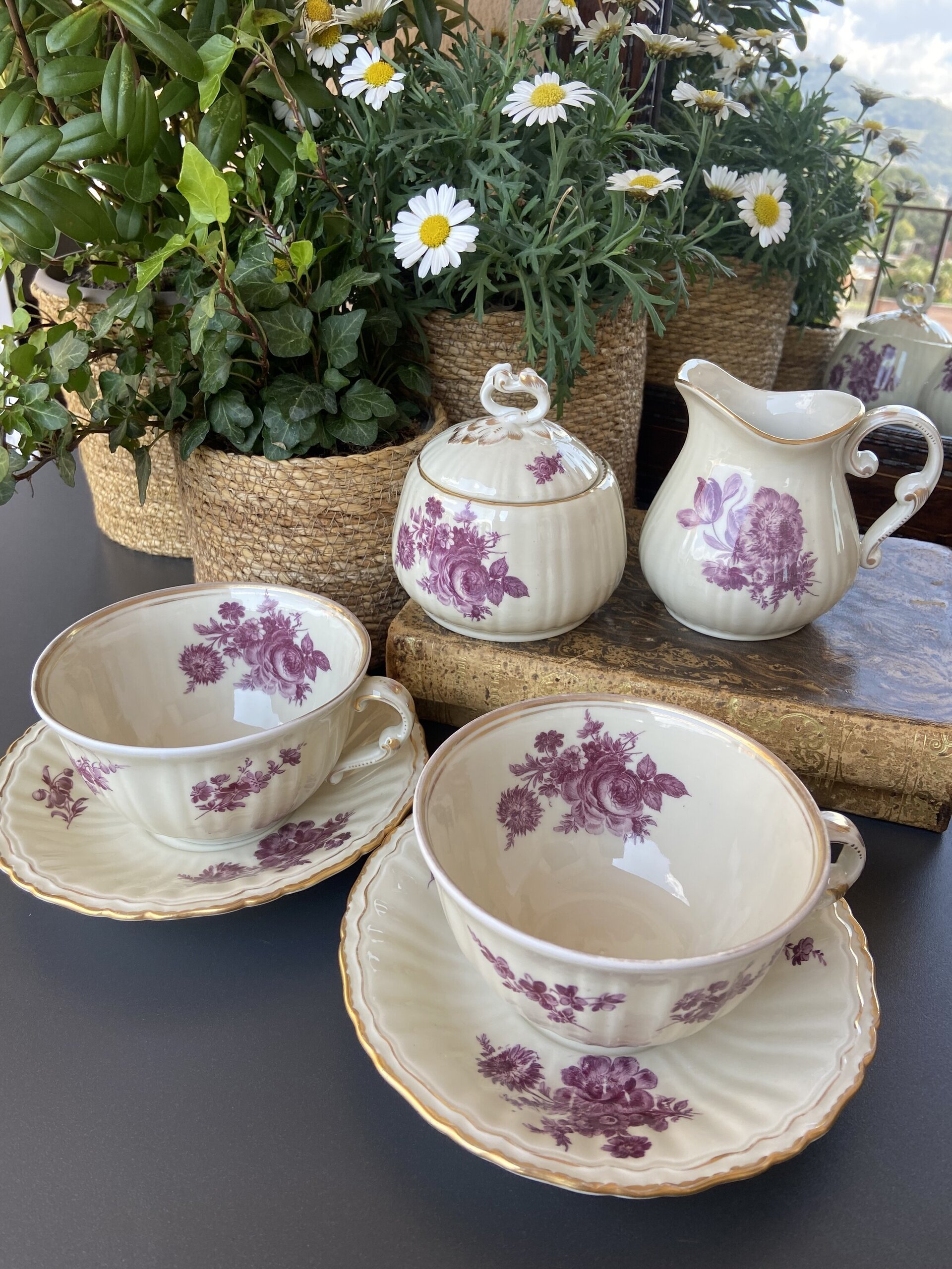 2 tazas desayuno, lechera y azucarero en porcelana levantina "Hispania". - 1