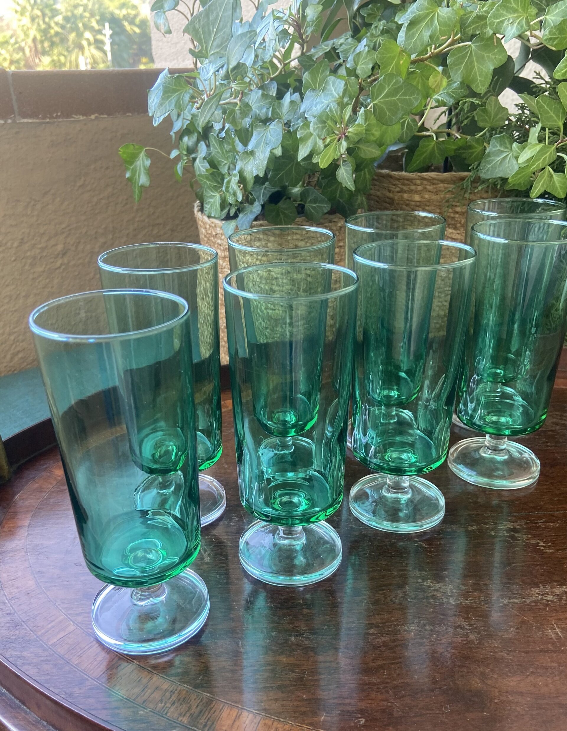 8 copas cava en vidrio francés verde. - 1