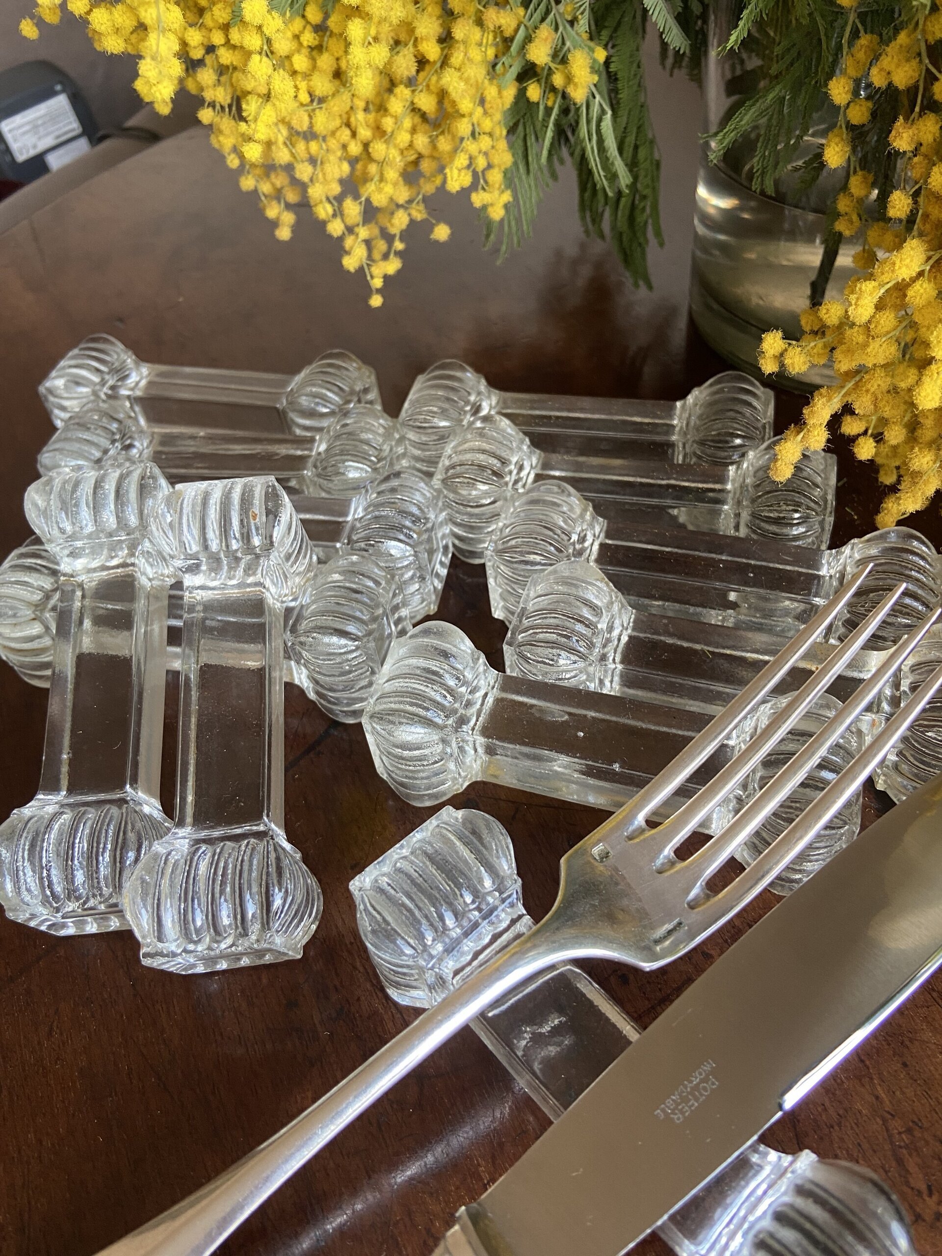 12 posa cubiertos en vidrio  prensado. - 4