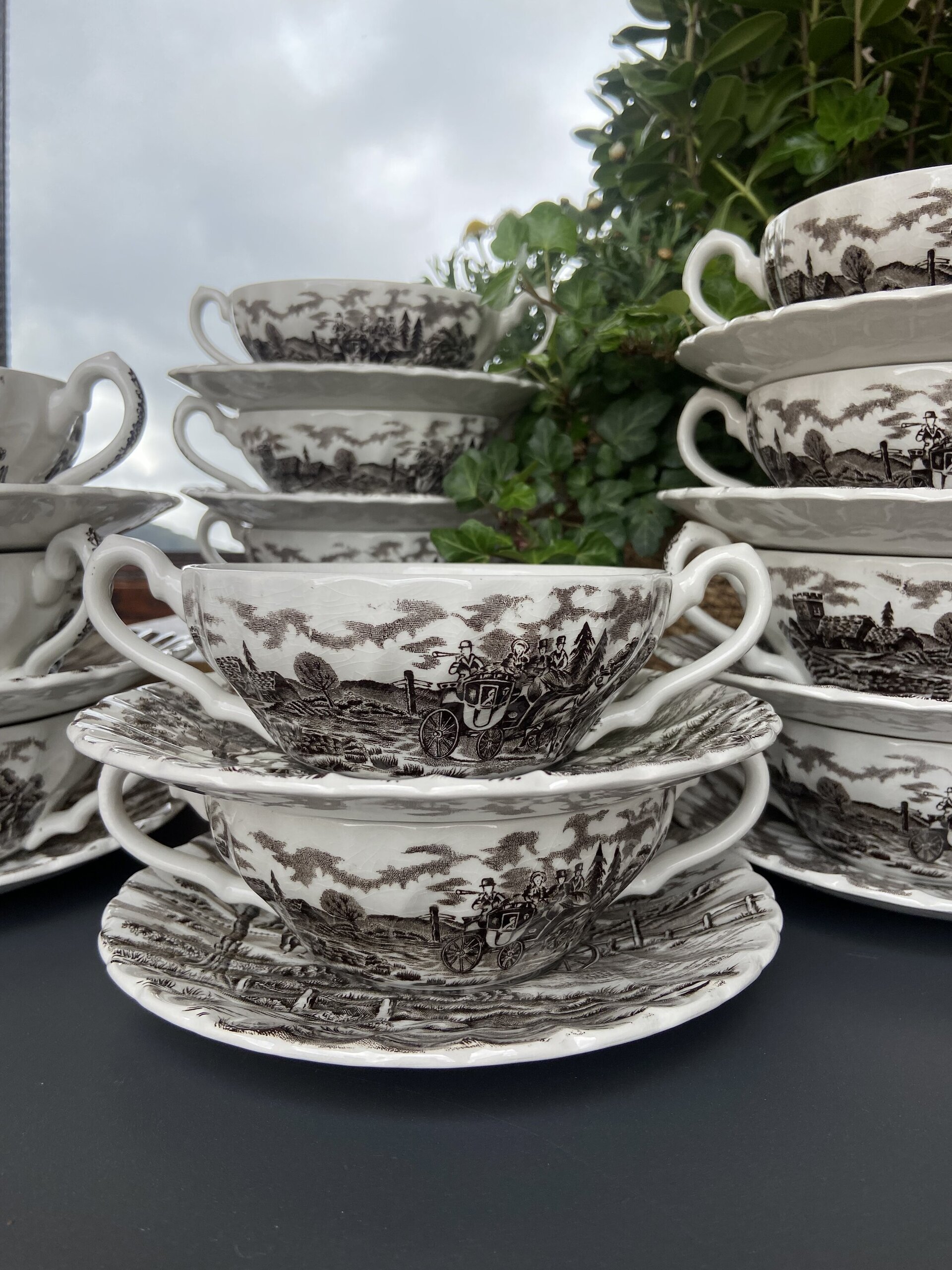 12 tazas consomé en loza inglesa "Myott" Royal Mail. - 3