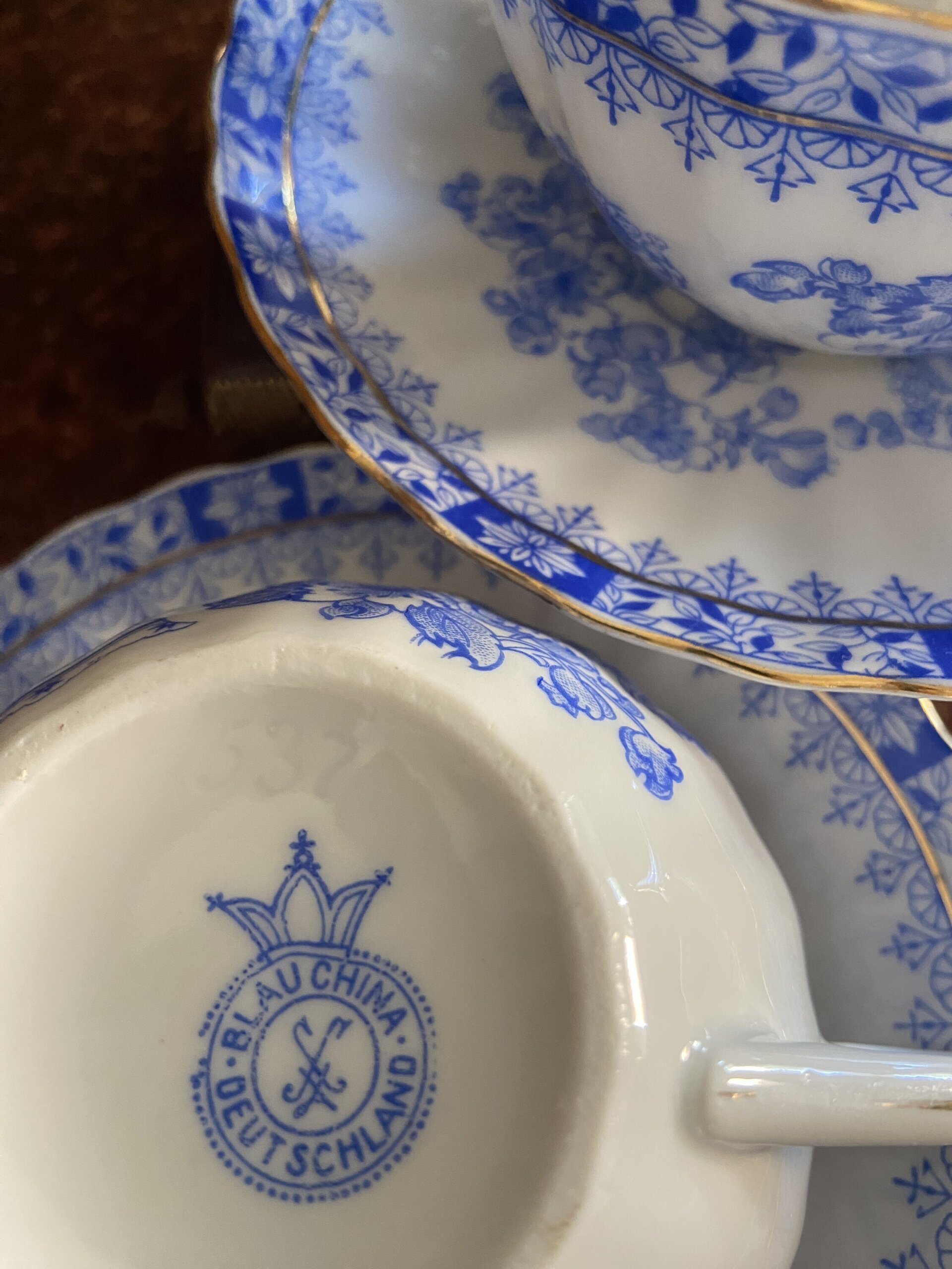 Pareja de tazas de desayuno en porcelana alemana. - 7