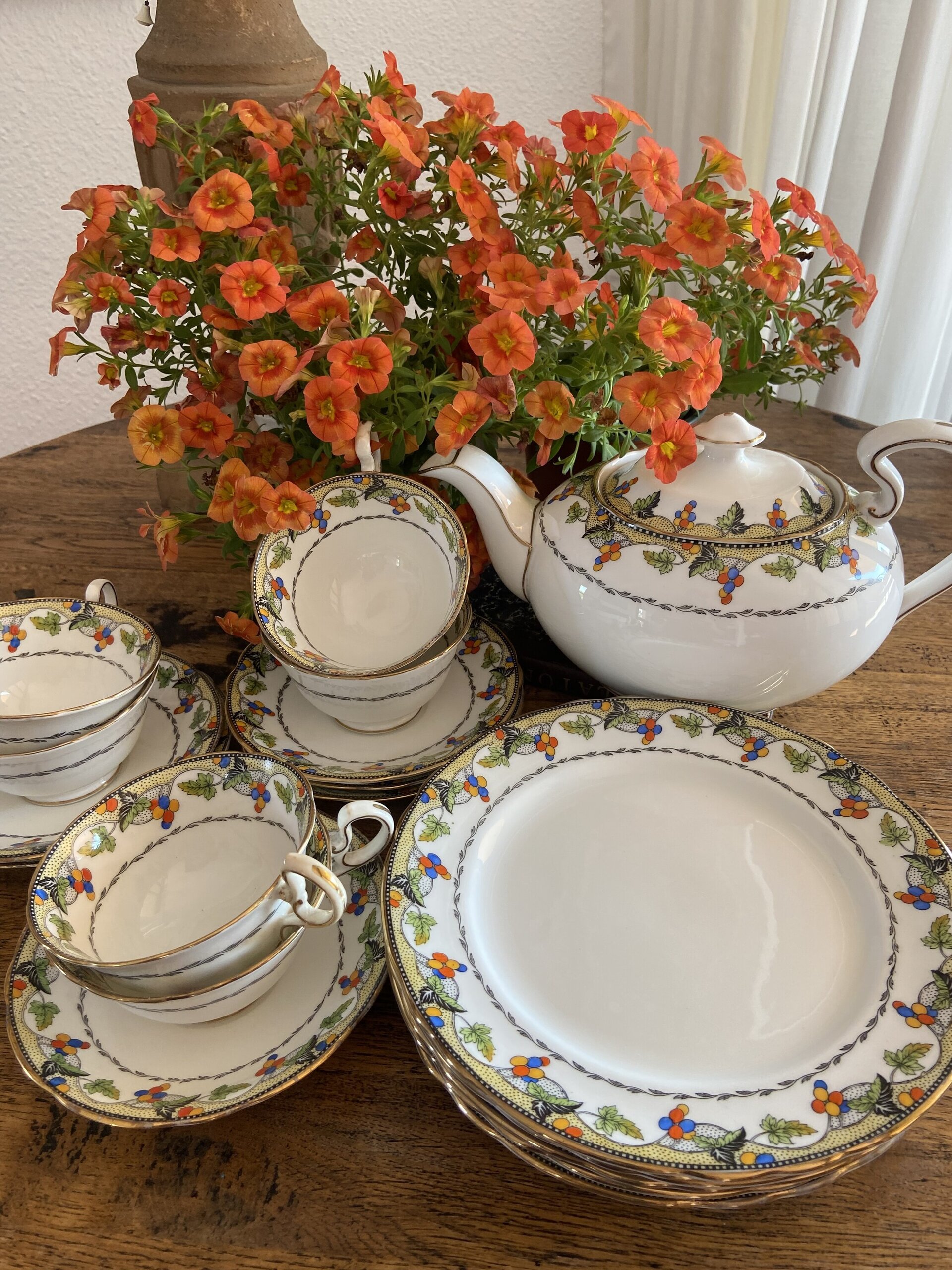 Tetera, 6 tazas de té/desayuno y 6 platos en porcelana inglesa "Ansley". - 1