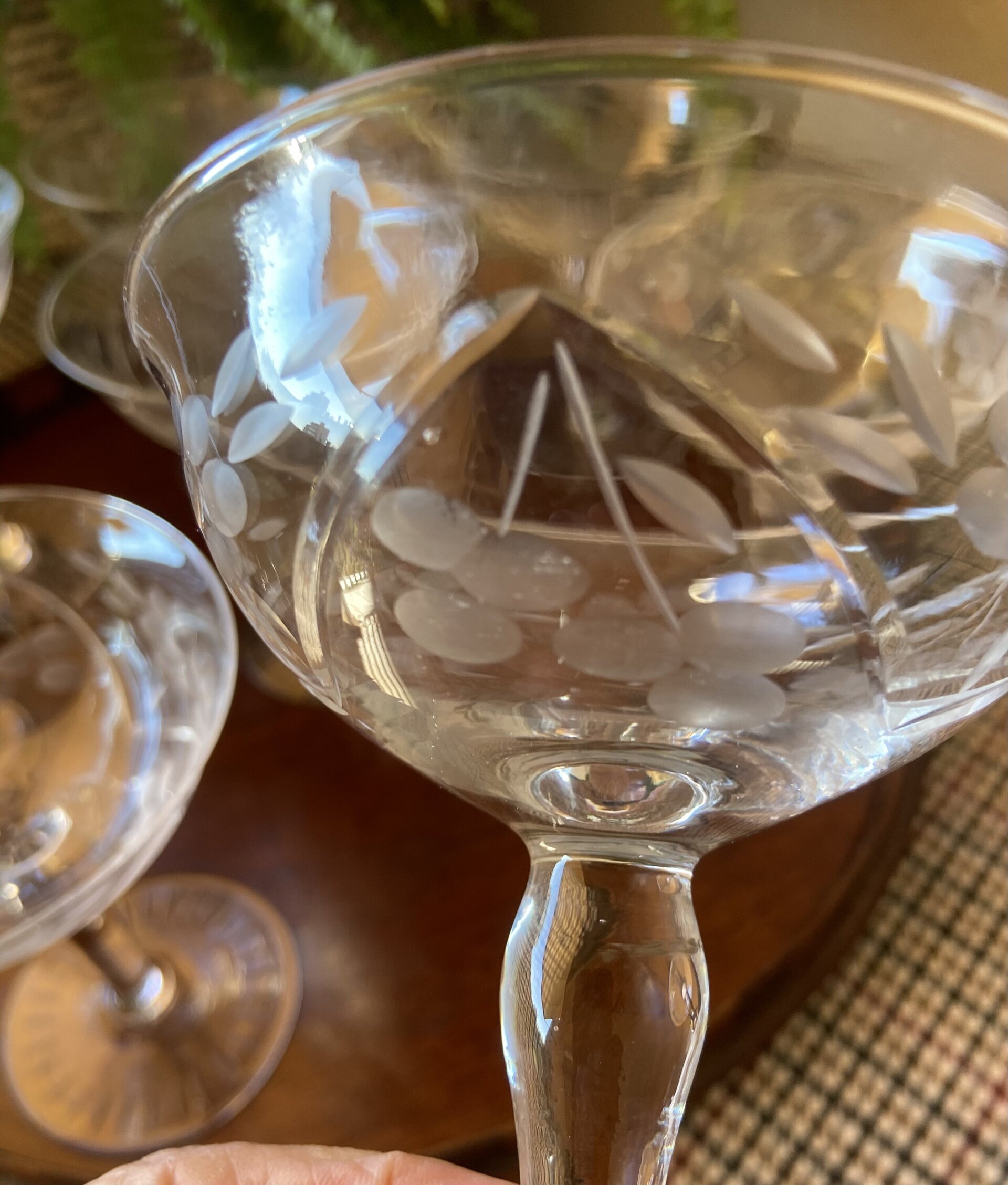 8 copas cava en vidrio  tallado. - 3