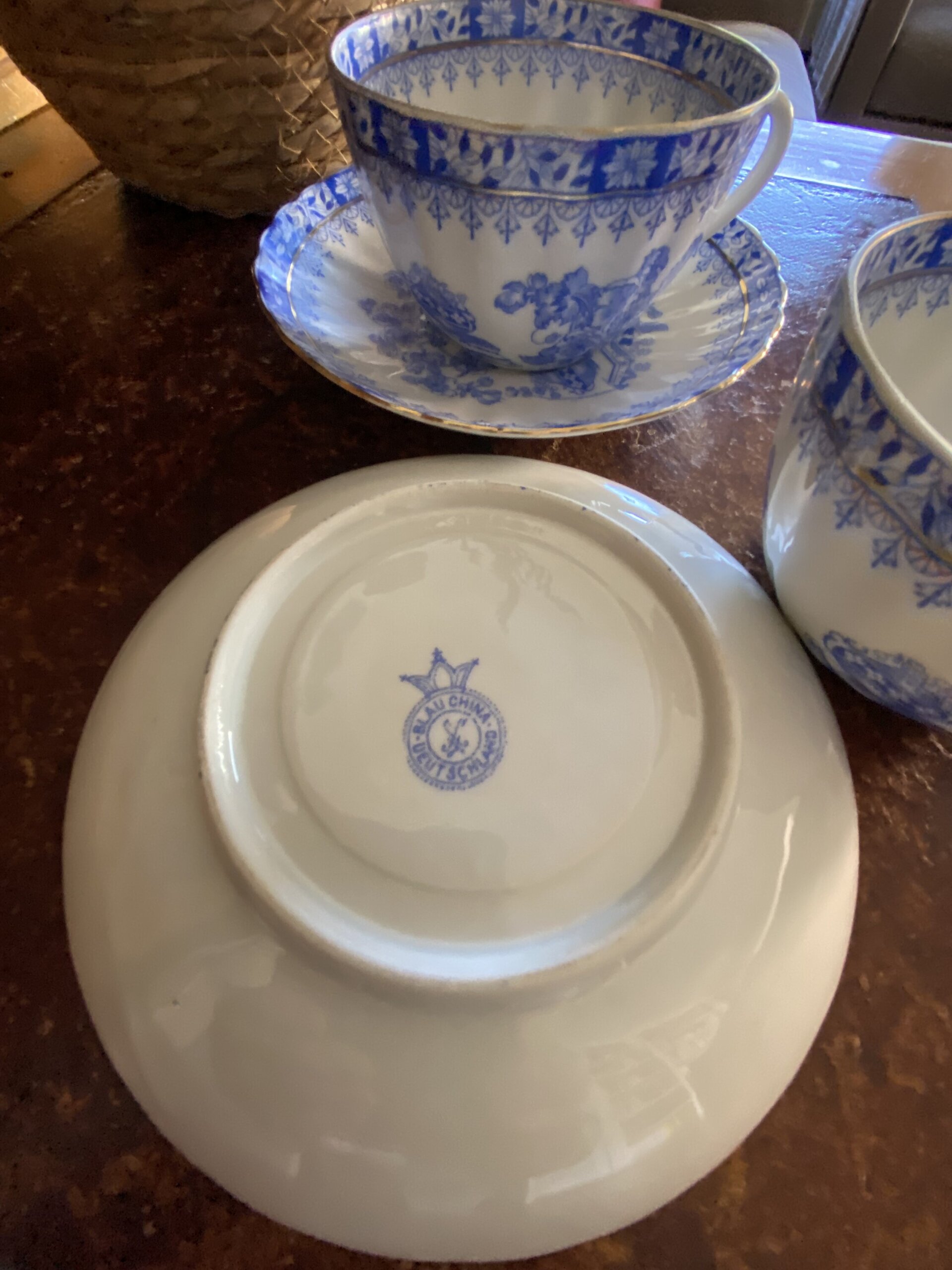 Pareja de tazas de desayuno en porcelana alemana. - 4