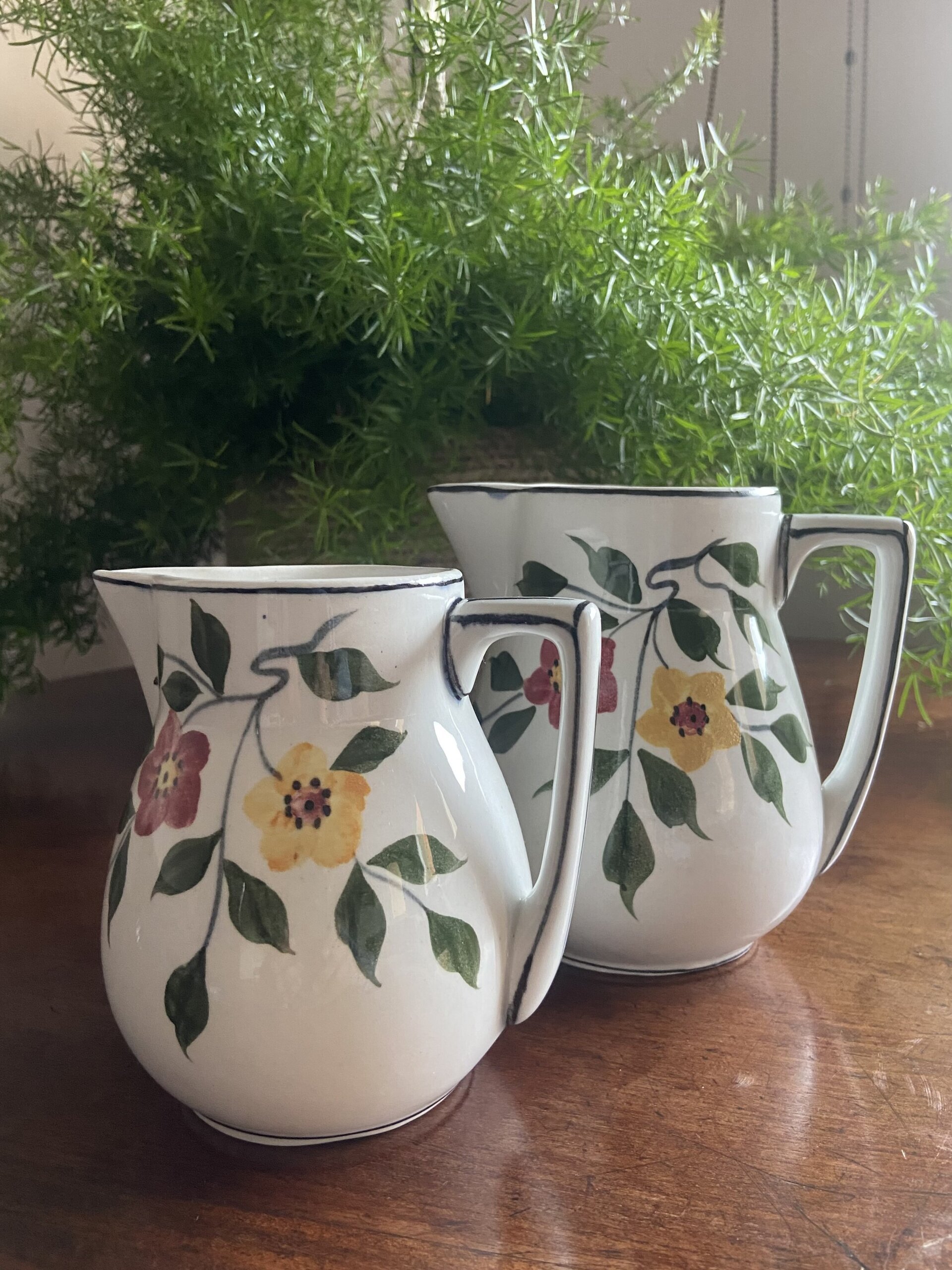 Jarras en loza "Pickman S.A." La Cartuja de Sevilla. - 1