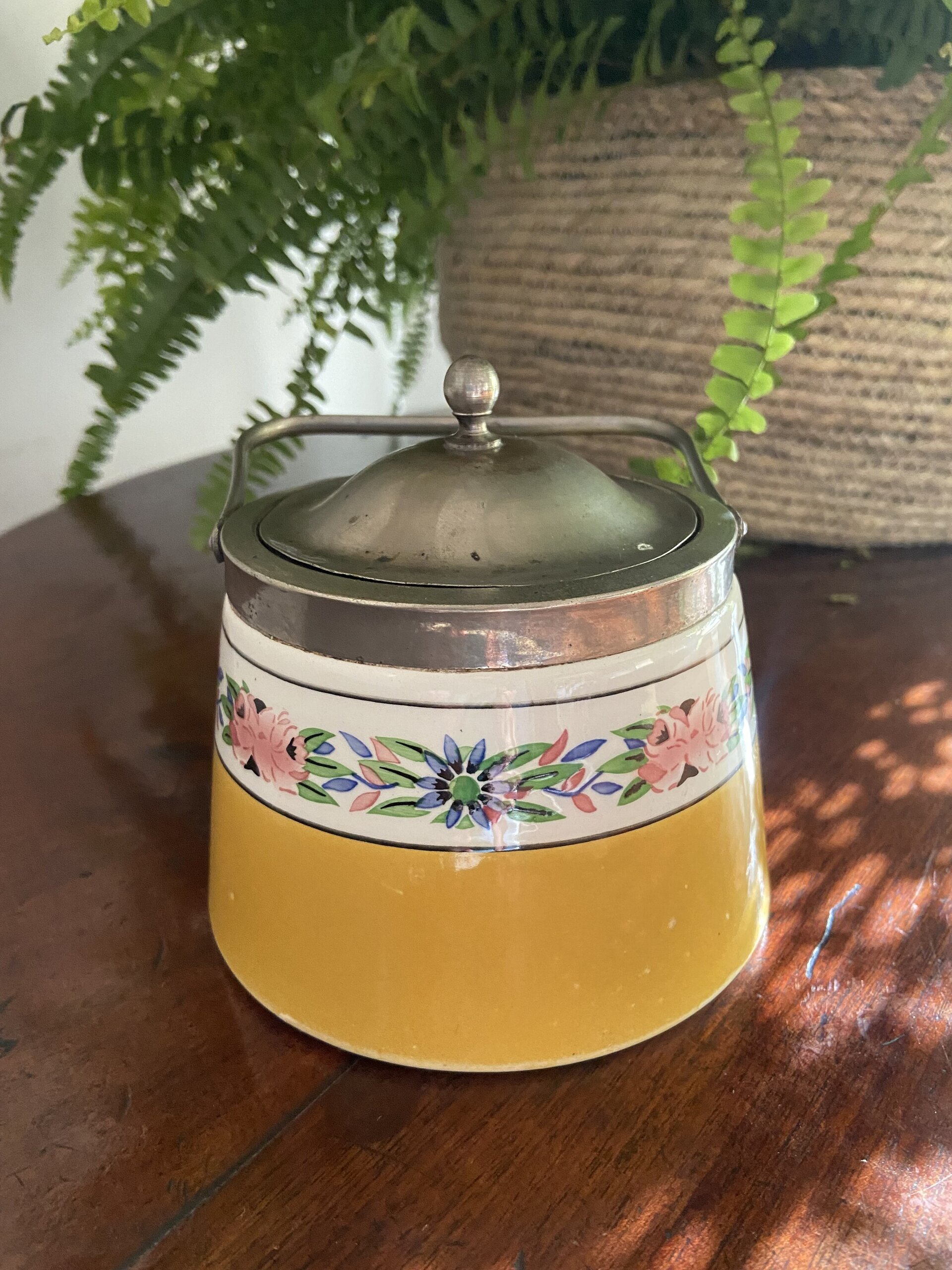 azucarero en loza con asa y tapa de metal "Cerámica Unión" Barcelona. - 2