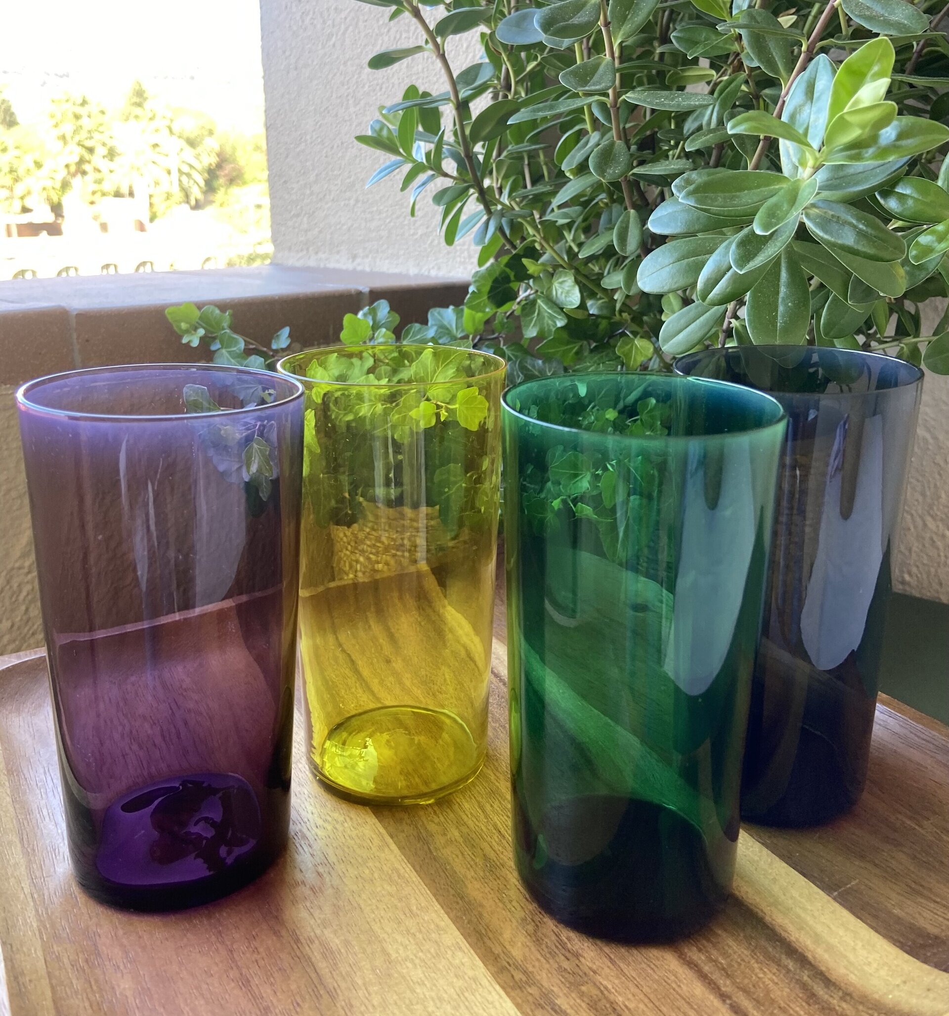4 vasos refresco en vidrio soplado de diferentes colores. - 4