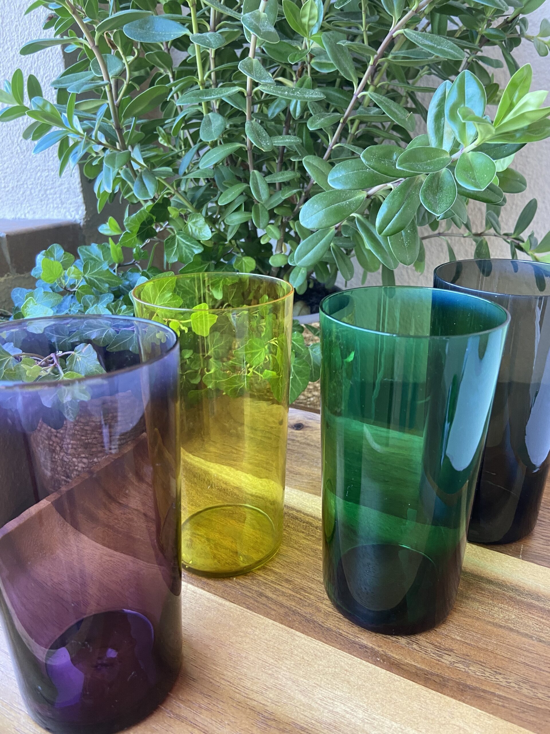 4 vasos refresco en vidrio soplado de diferentes colores. - 3