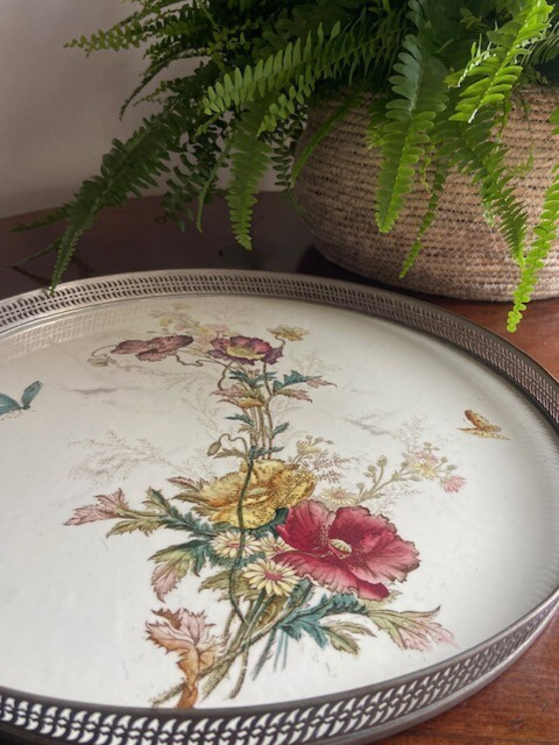 Bandeja redonda en cerámica "Mayólica" y barandilla de metal - 4