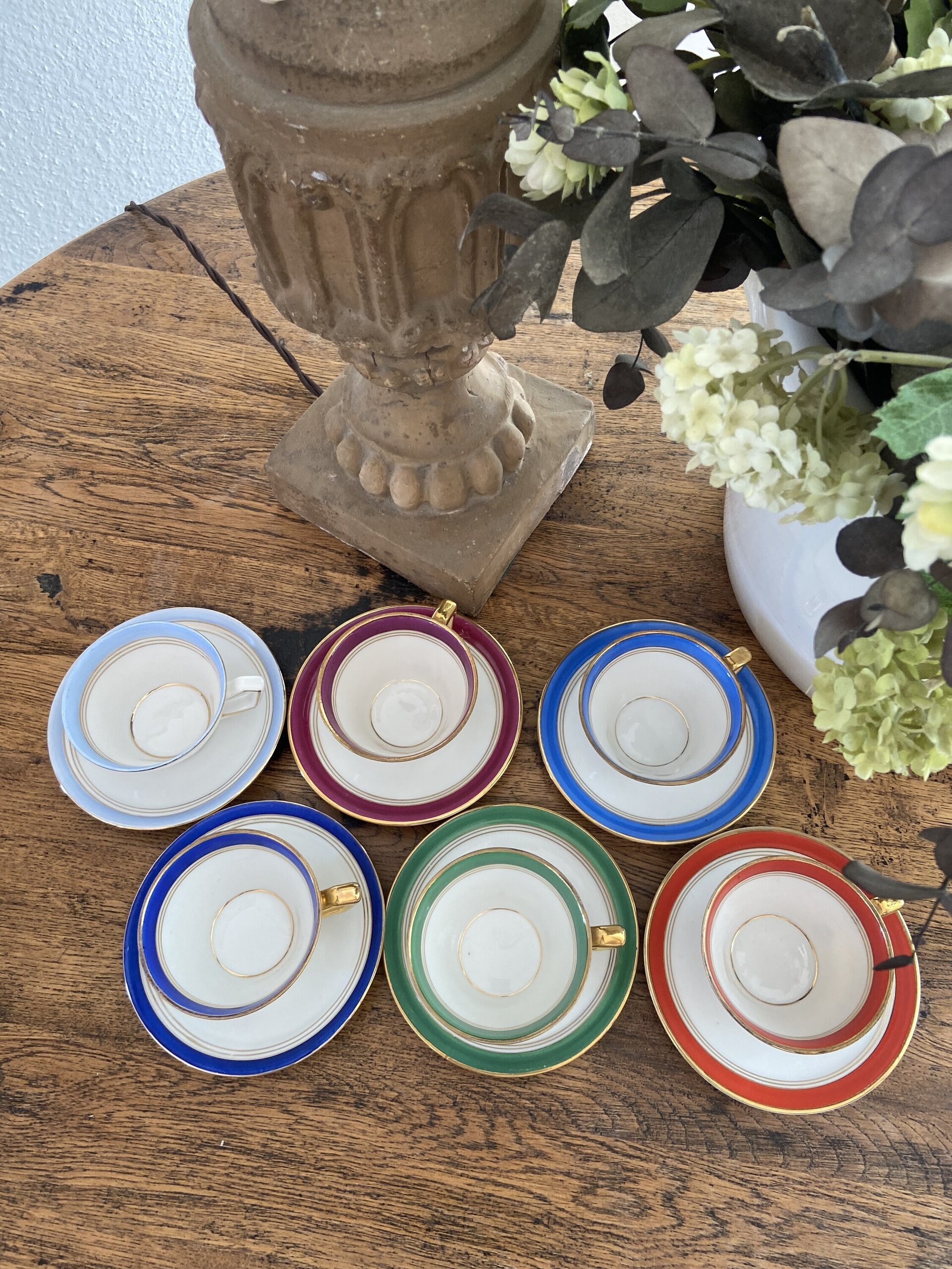 6 tazas de café en porcelana con franja de diferentes colores. - 3