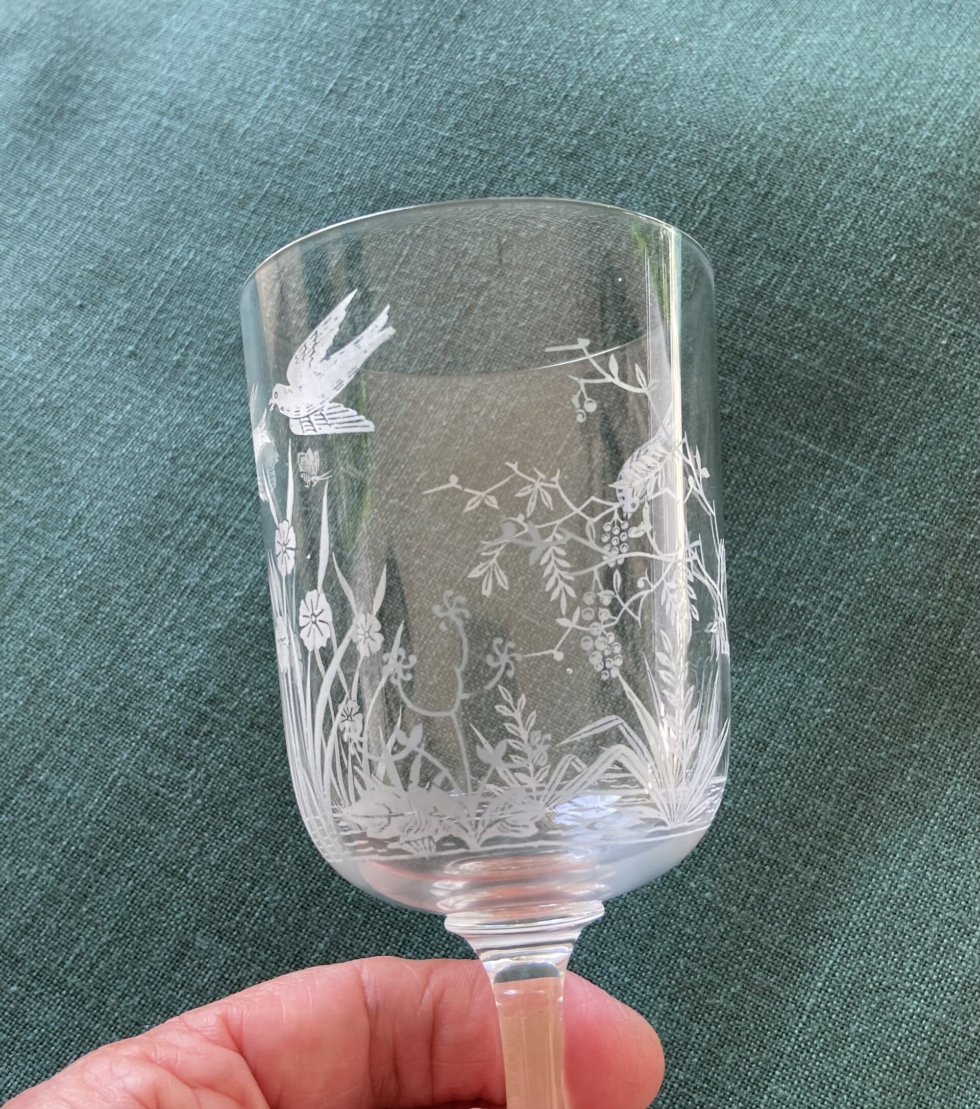 11 copas de cristal con serigrafia de pájaros y mariposas. - 4