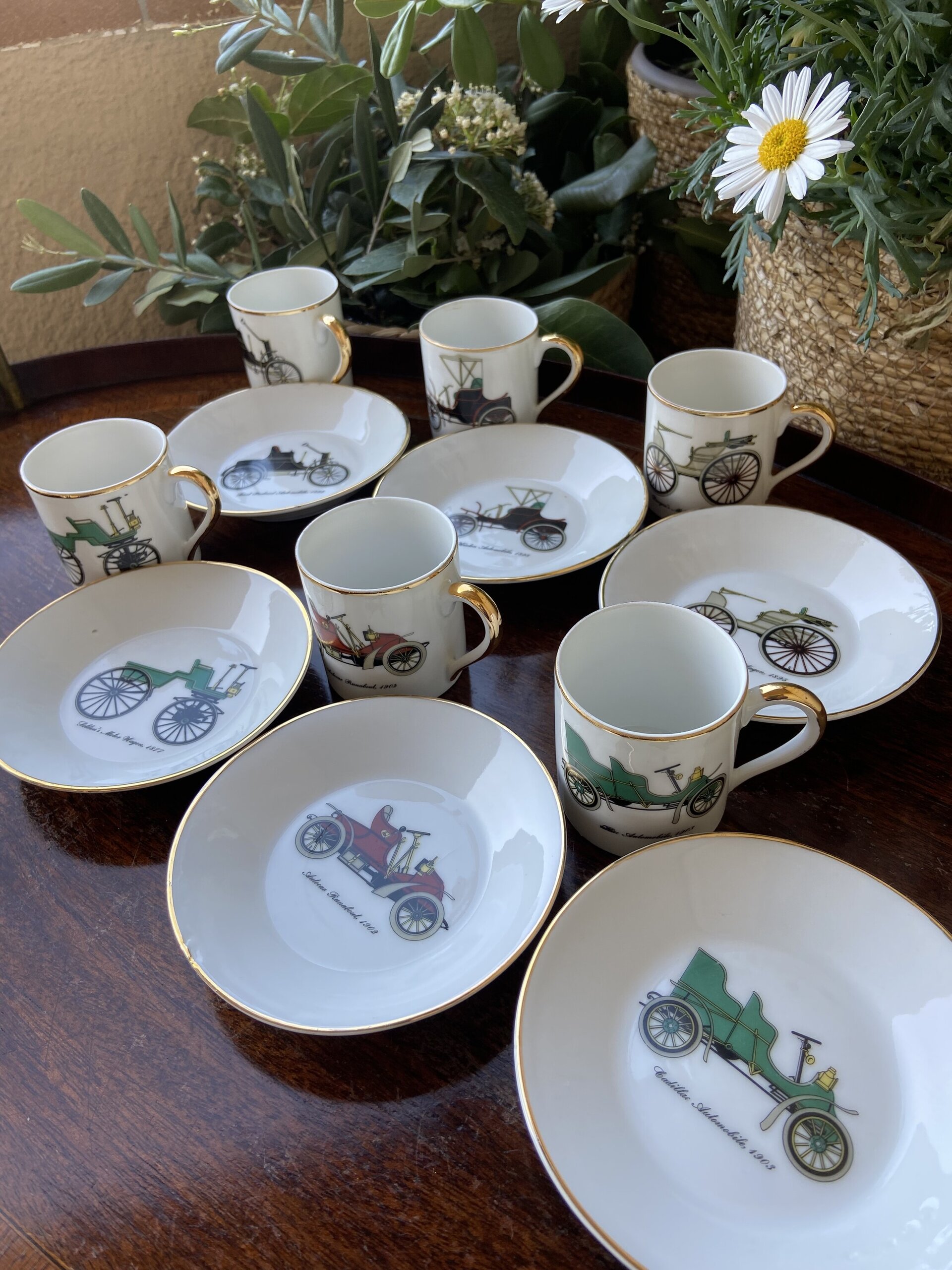 6 tazas café en porcelana decoradas con coches antiguos - 4