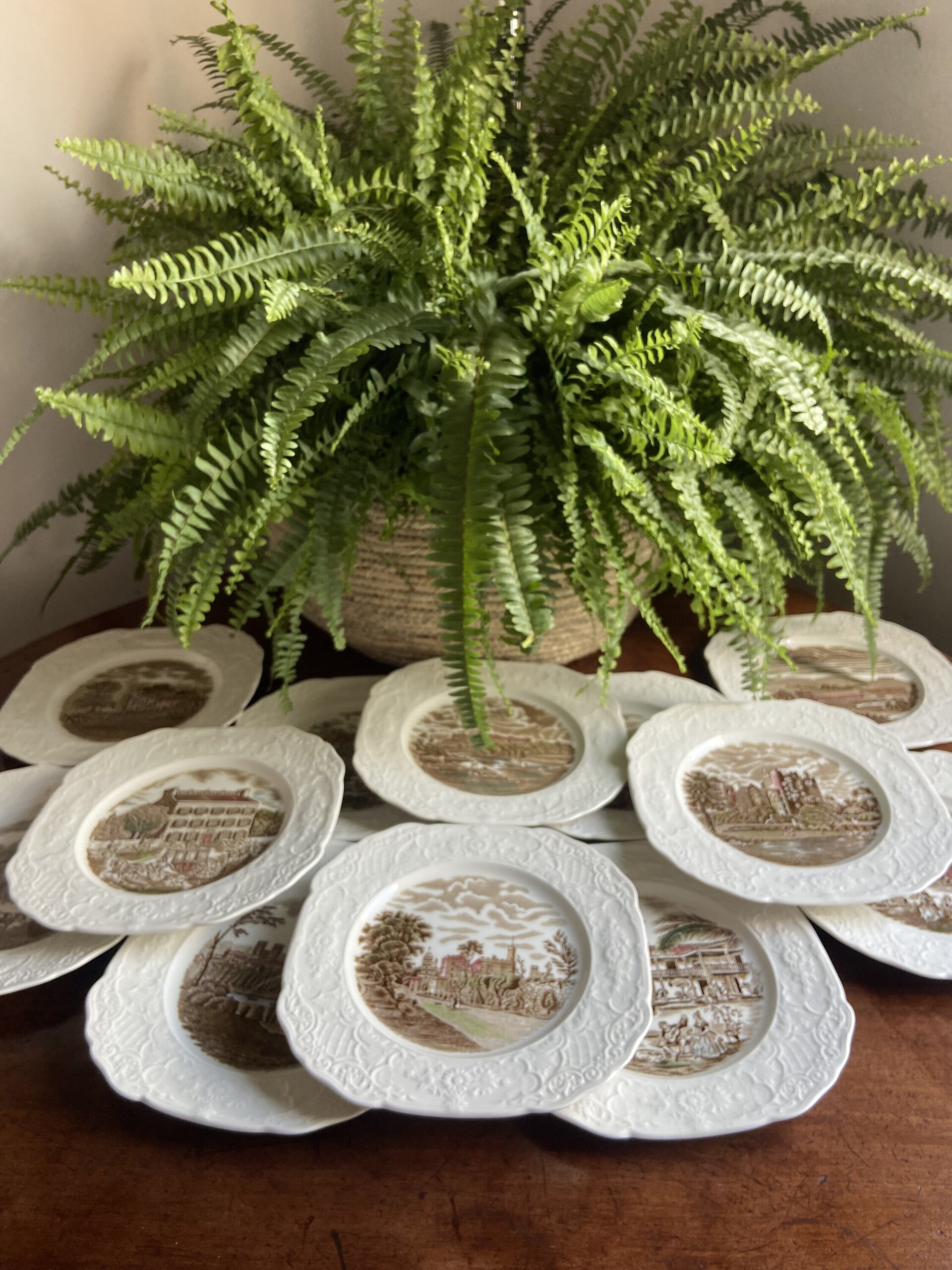 12 platos merienda en loza inglesa "Johnson Bros" (mod.Historic Scenes). - 2