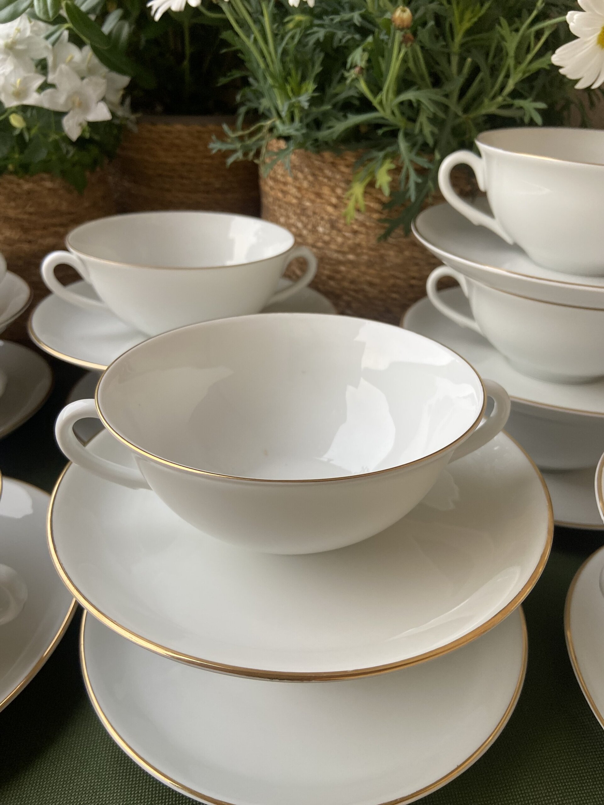 12 tazas de consomé en porcelana "Bidasoa". - 3