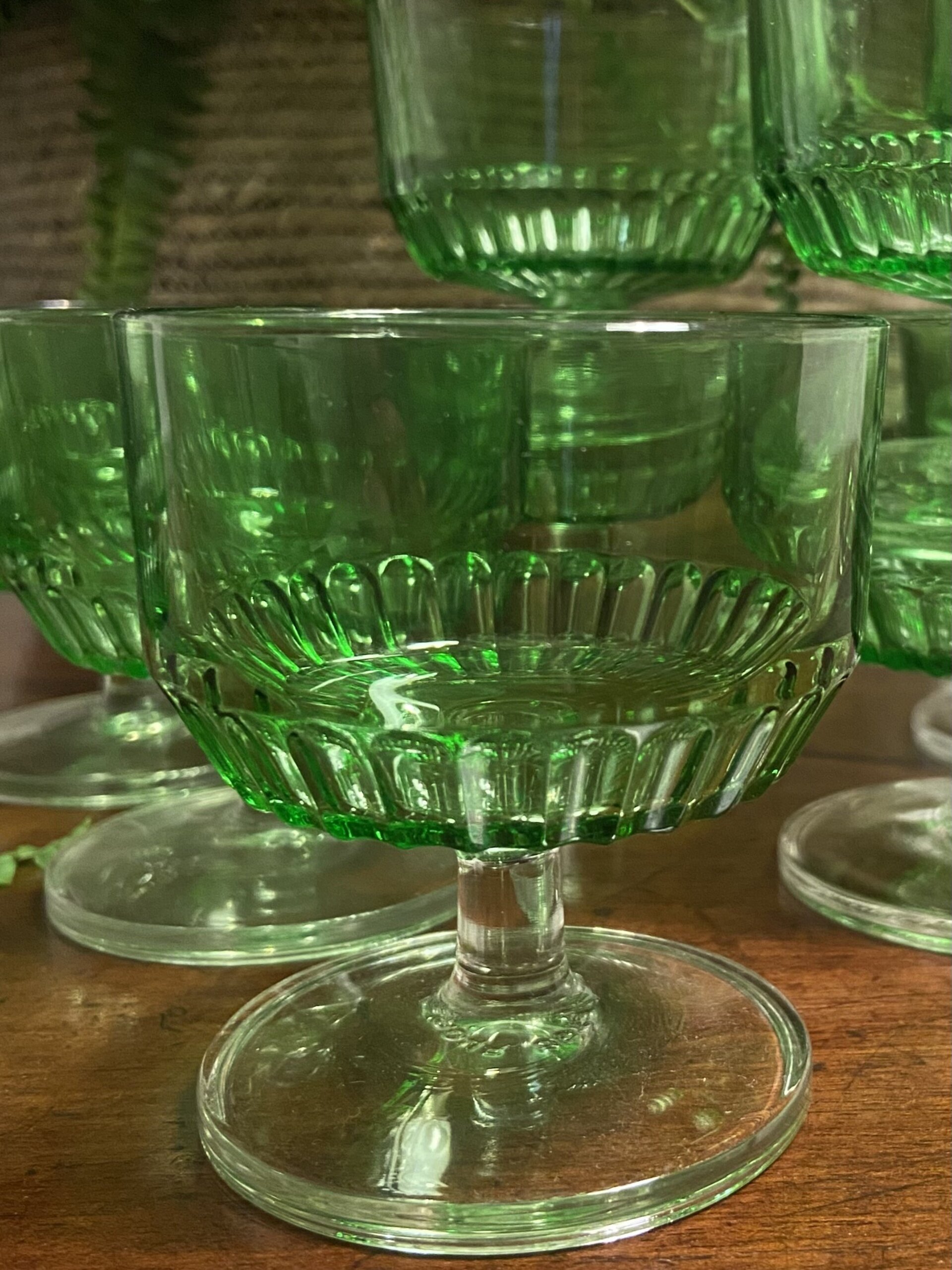 10 copas en vidrio verde "El Sadur Finelsa". - 3