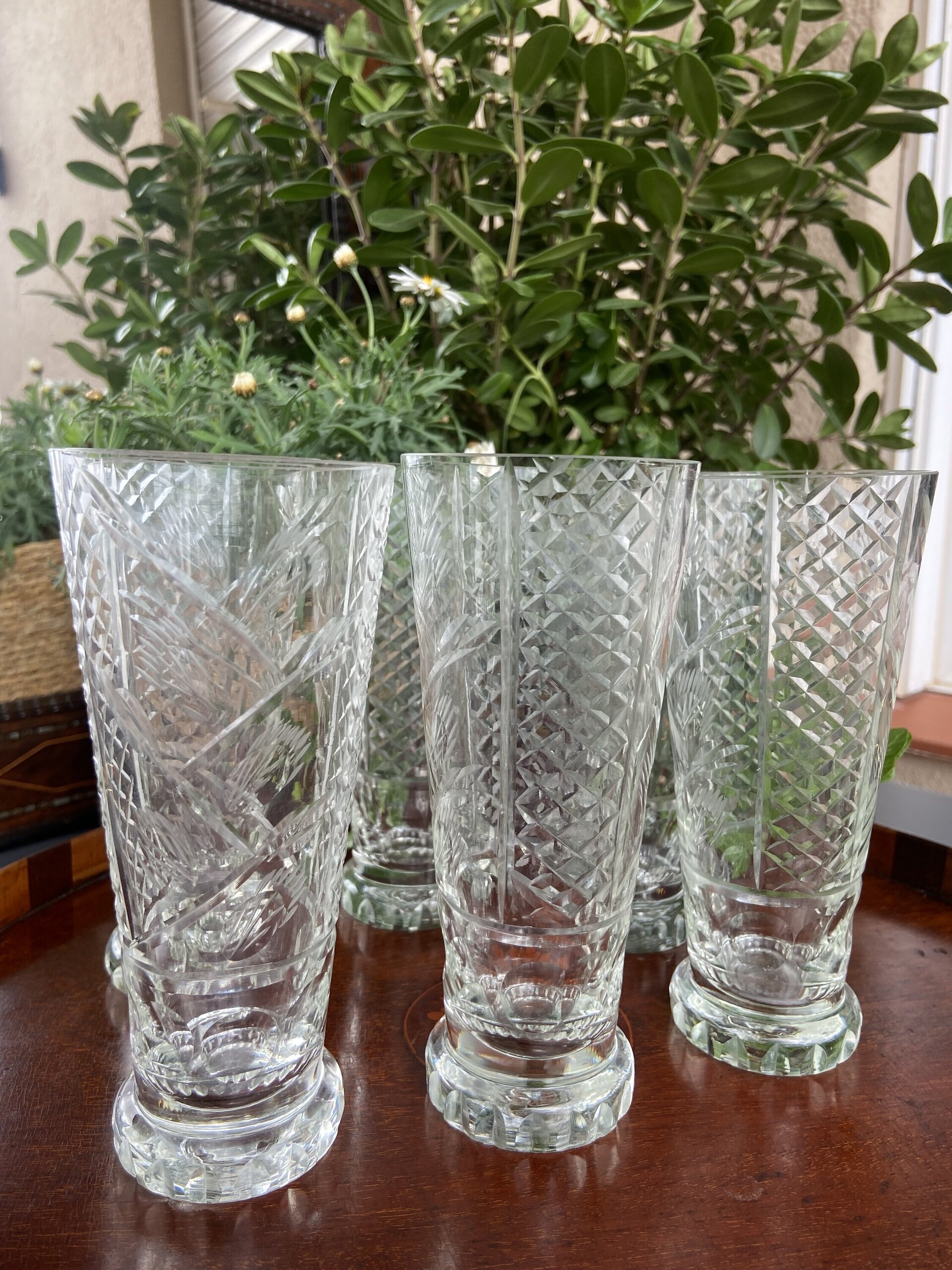 6 vasos de refresco en vidrio tallado. - 3