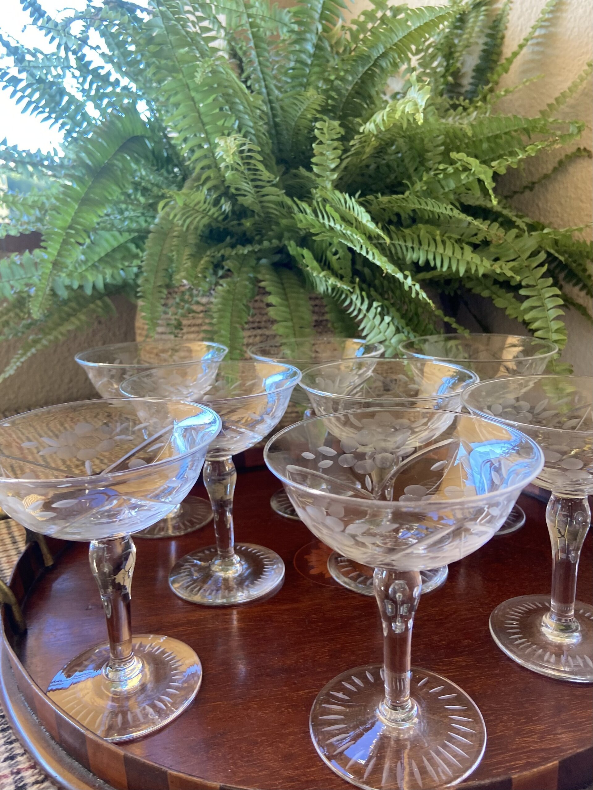 8 copas cava en vidrio  tallado. - 1