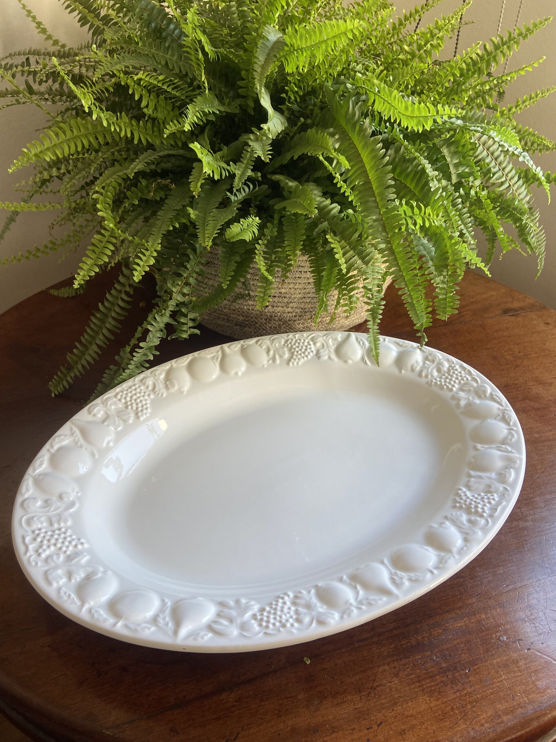 Fuente blanca en cerámica italiana - 1