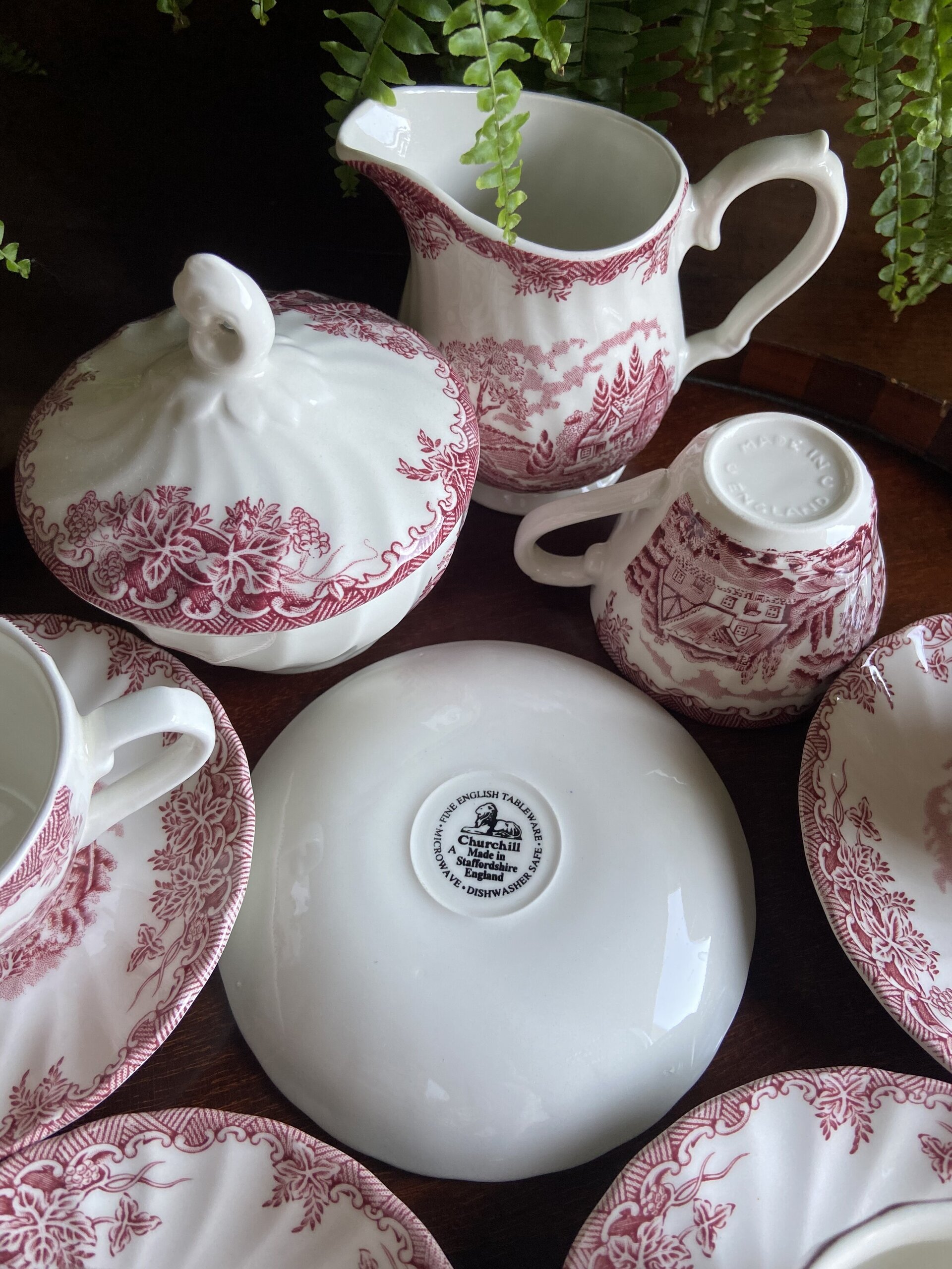 Azucarero, lechera y 5 tazas de café en loza inglesa "Churchill". - 7