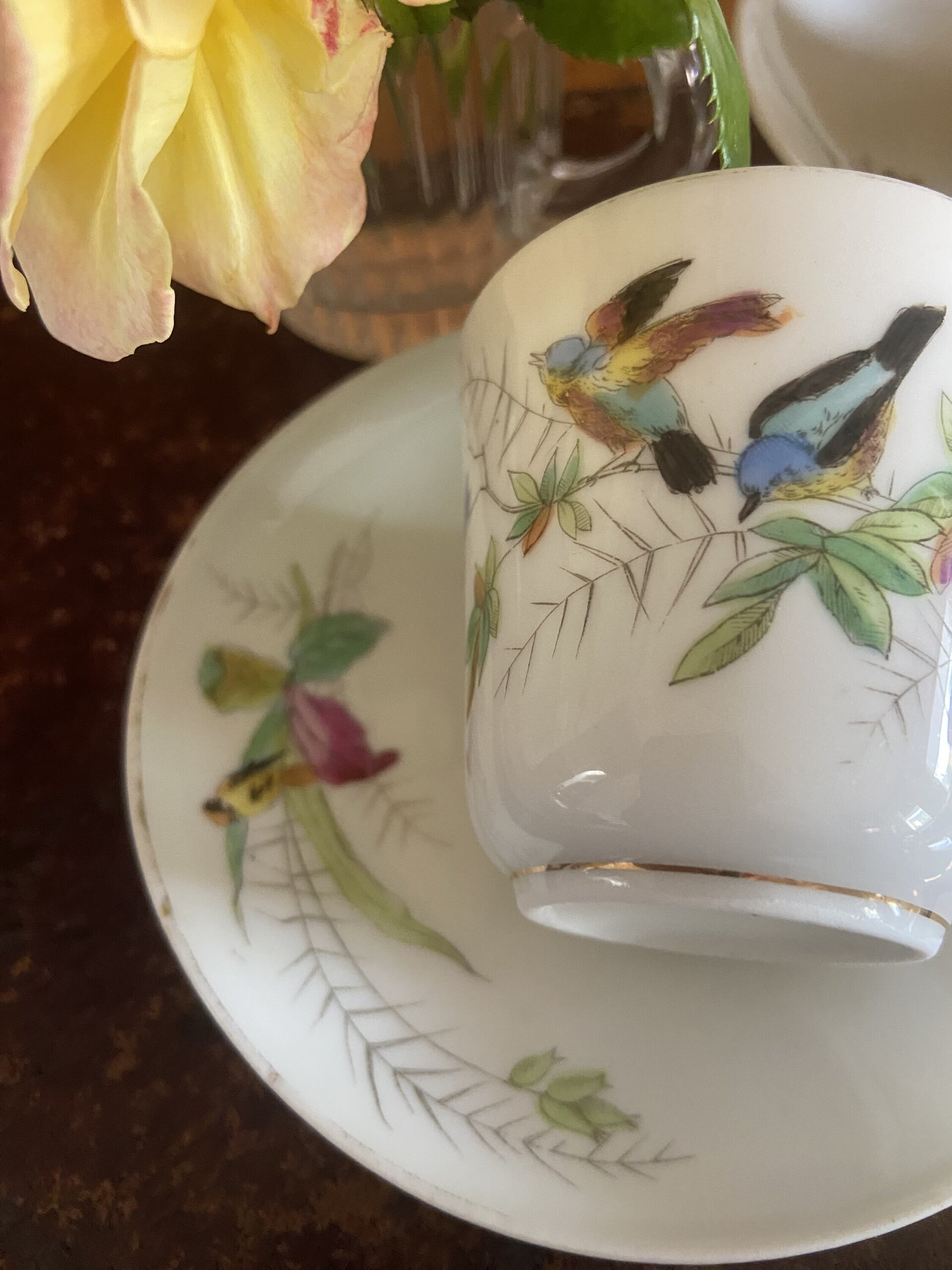 4 tazas de café en porcelana decoradas con pajaros. - 2