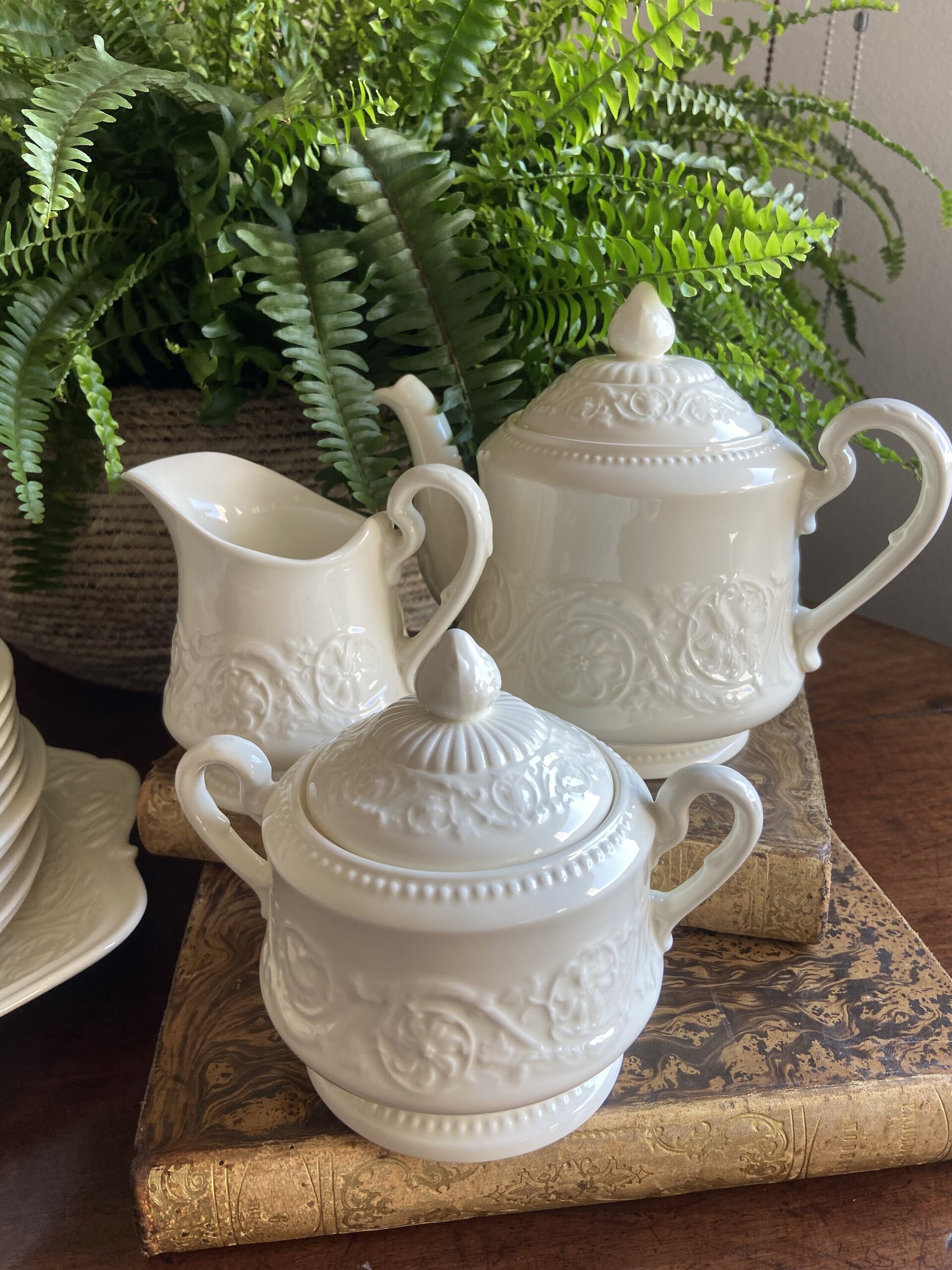 Tetera, lechera y azucarero en porcelana inglesa "Wedgwood" - 9