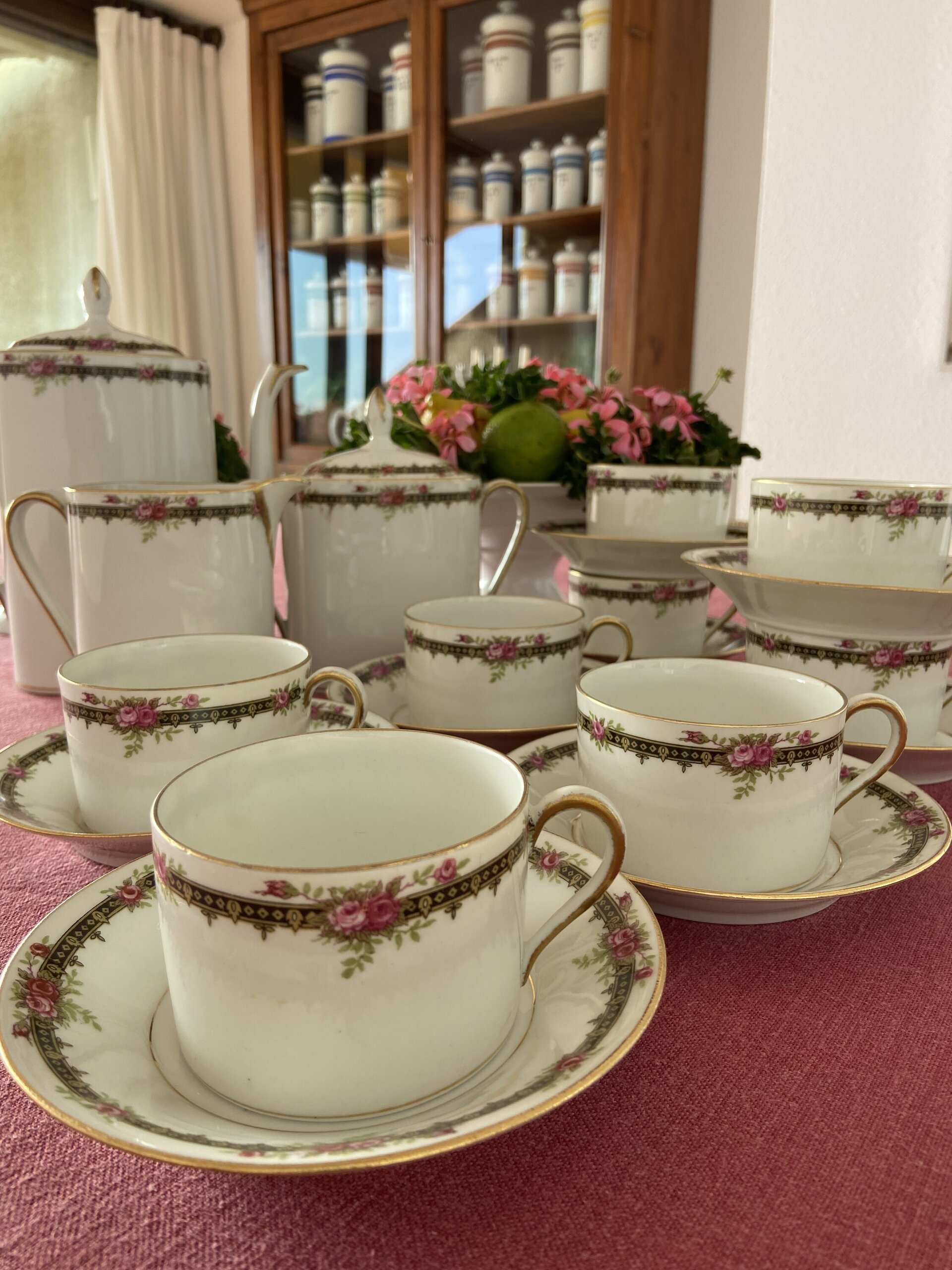 Juego de té en porcelana francesa de Limoges "R & C". - 1
