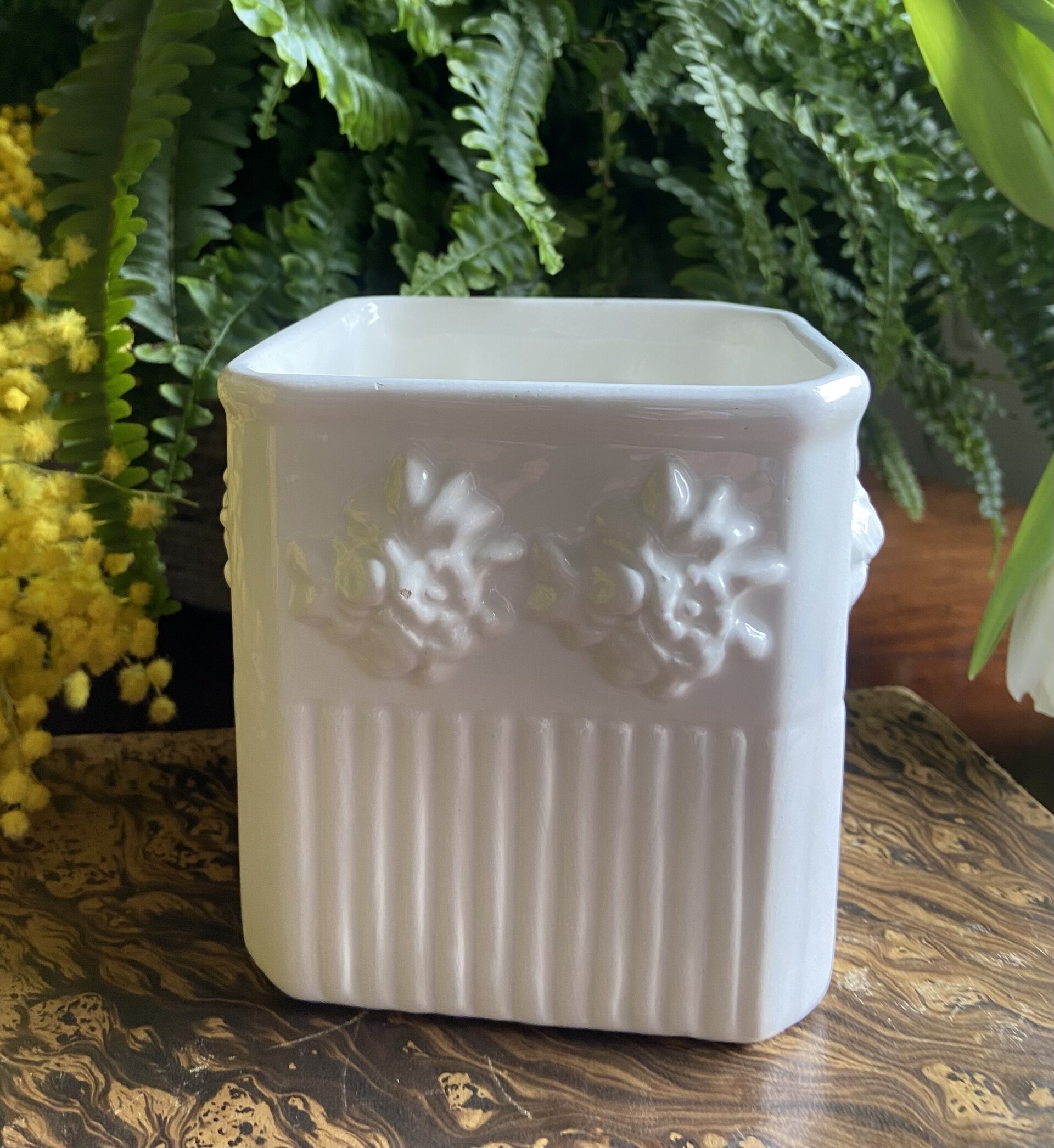 Macetero pequeño en loza blanca - 2