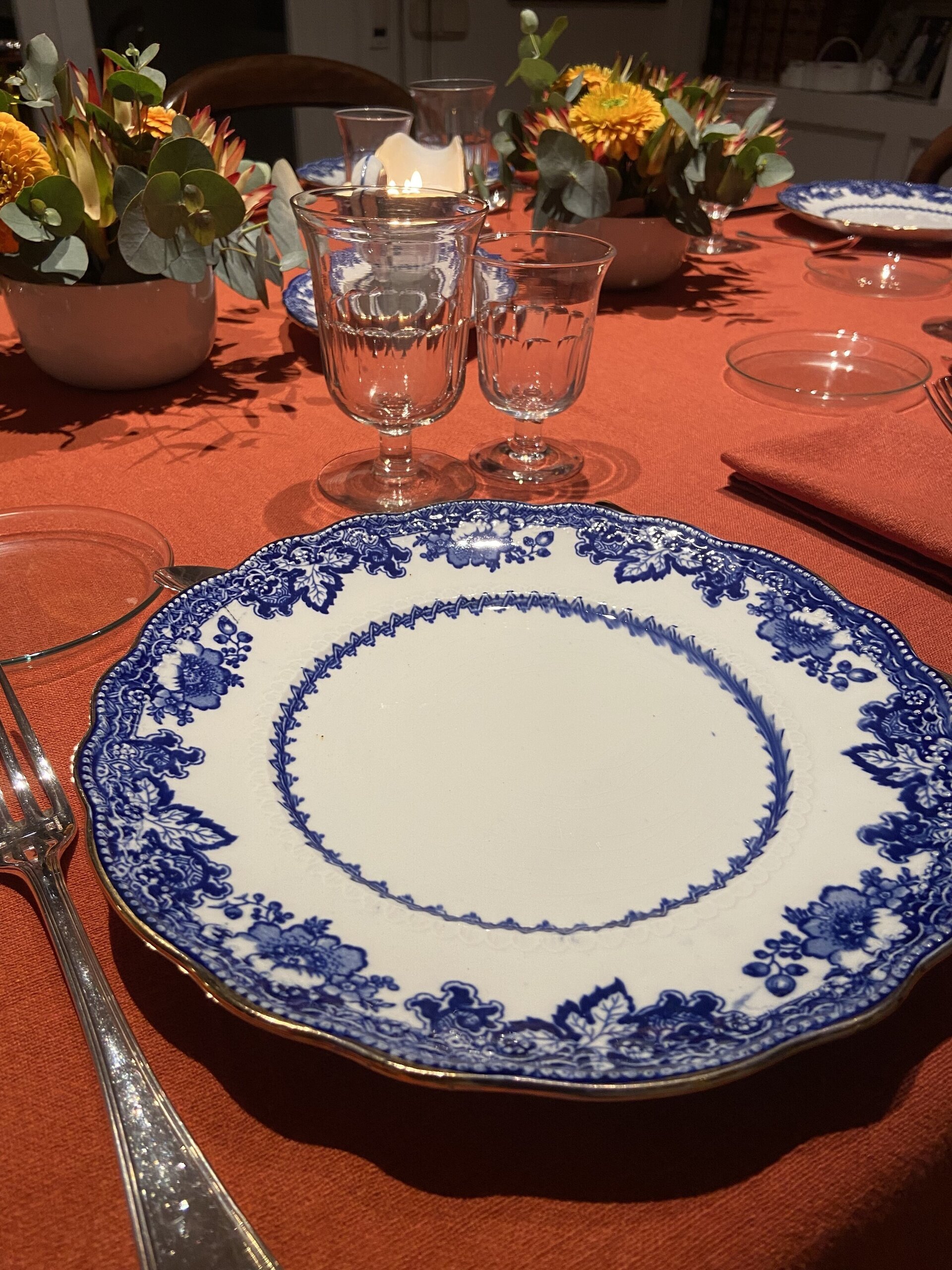 7 platos llanos, 7 platos postre y fuente de "PICKMAN SEVILLA". - 4